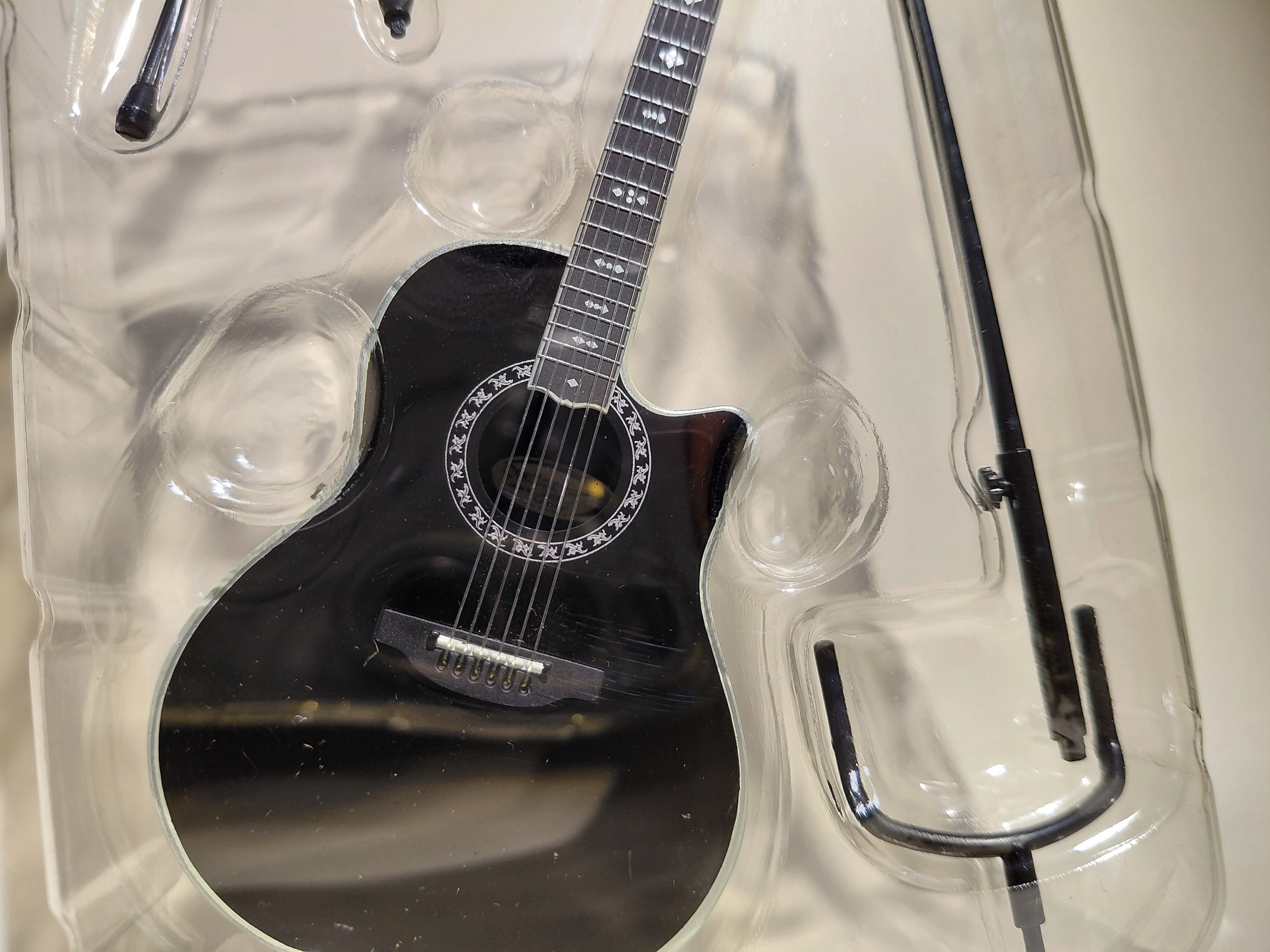 Ovation Guitar Collection - Custom Legend c2079lx-5 scale 1/8 Media Factory