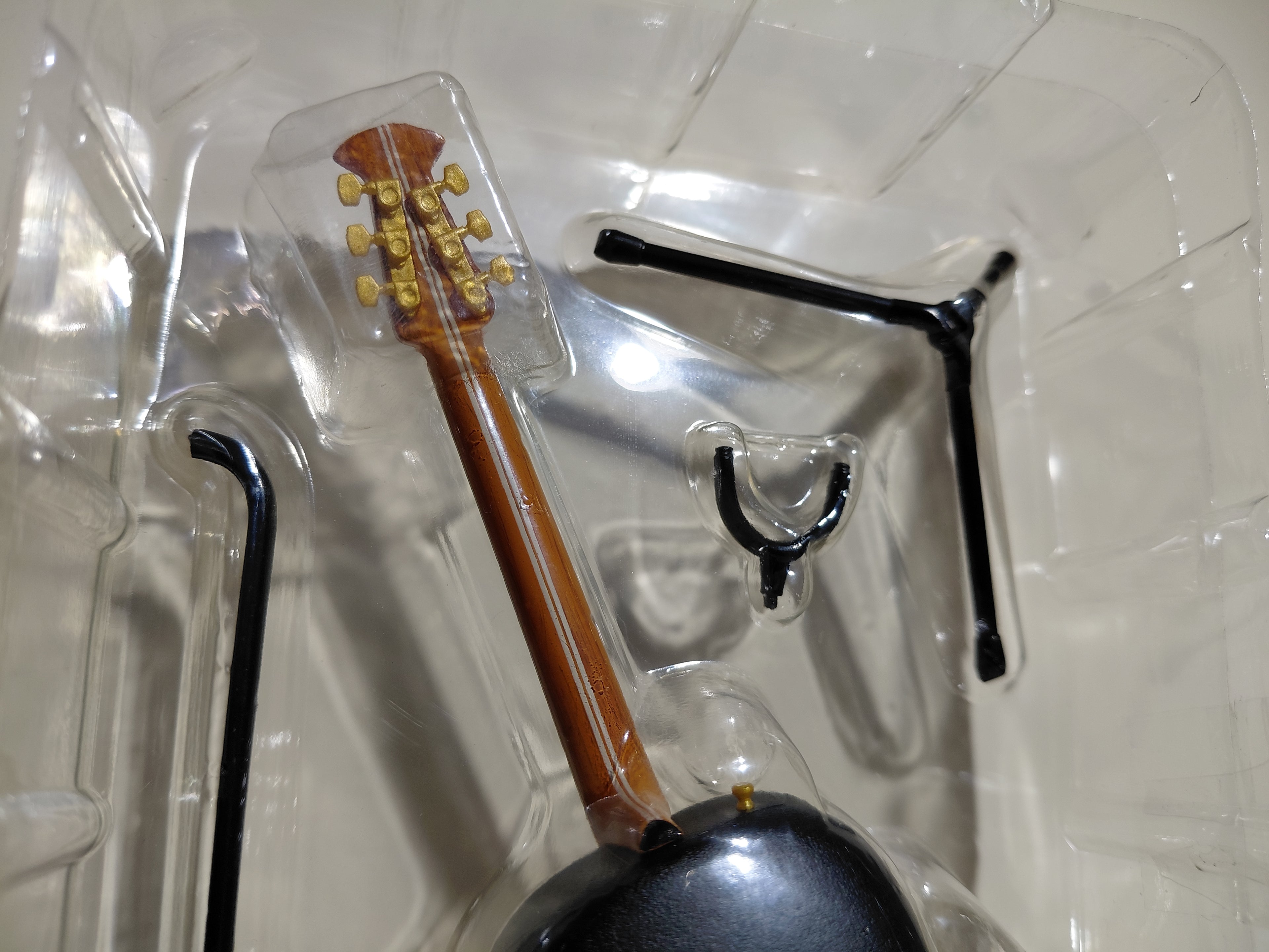 Ovation Guitar Collection - Custom Legend CCB scale 1/8 Media Factory