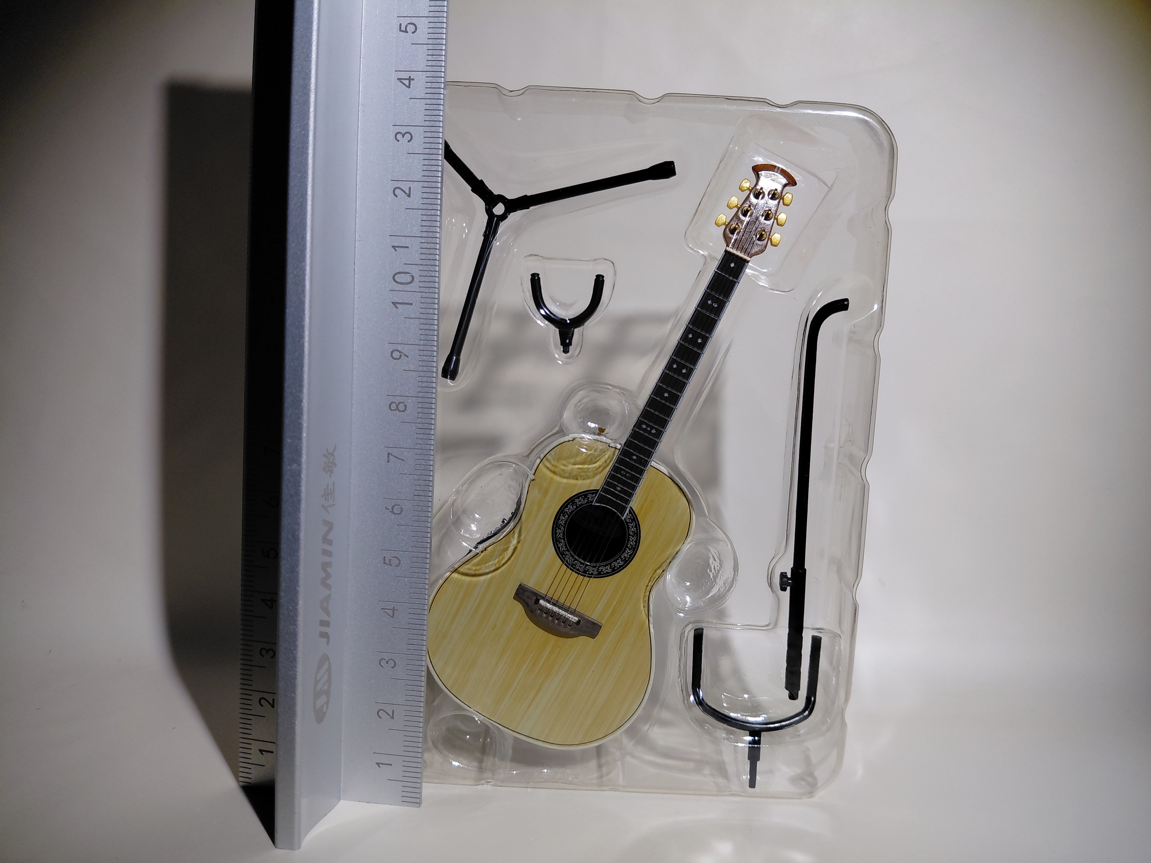 Ovation Guitar Collection - Custom Legend CCB scale 1/8 Media Factory