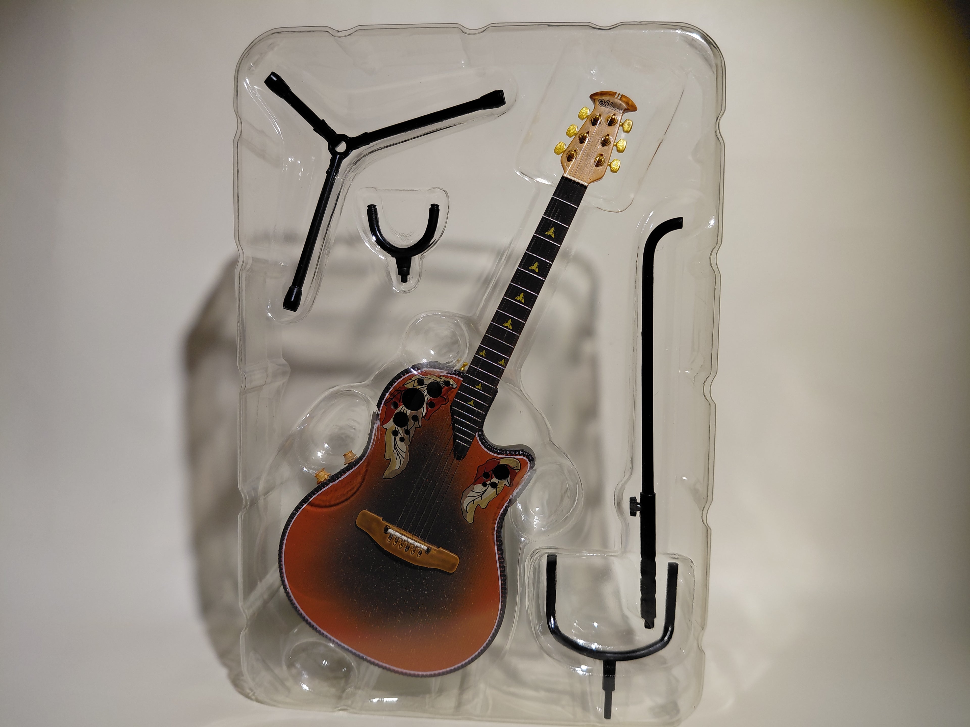Ovation Guitar Collection - Ovation Adamas II 1581-2 scale 1/8 Media Factory