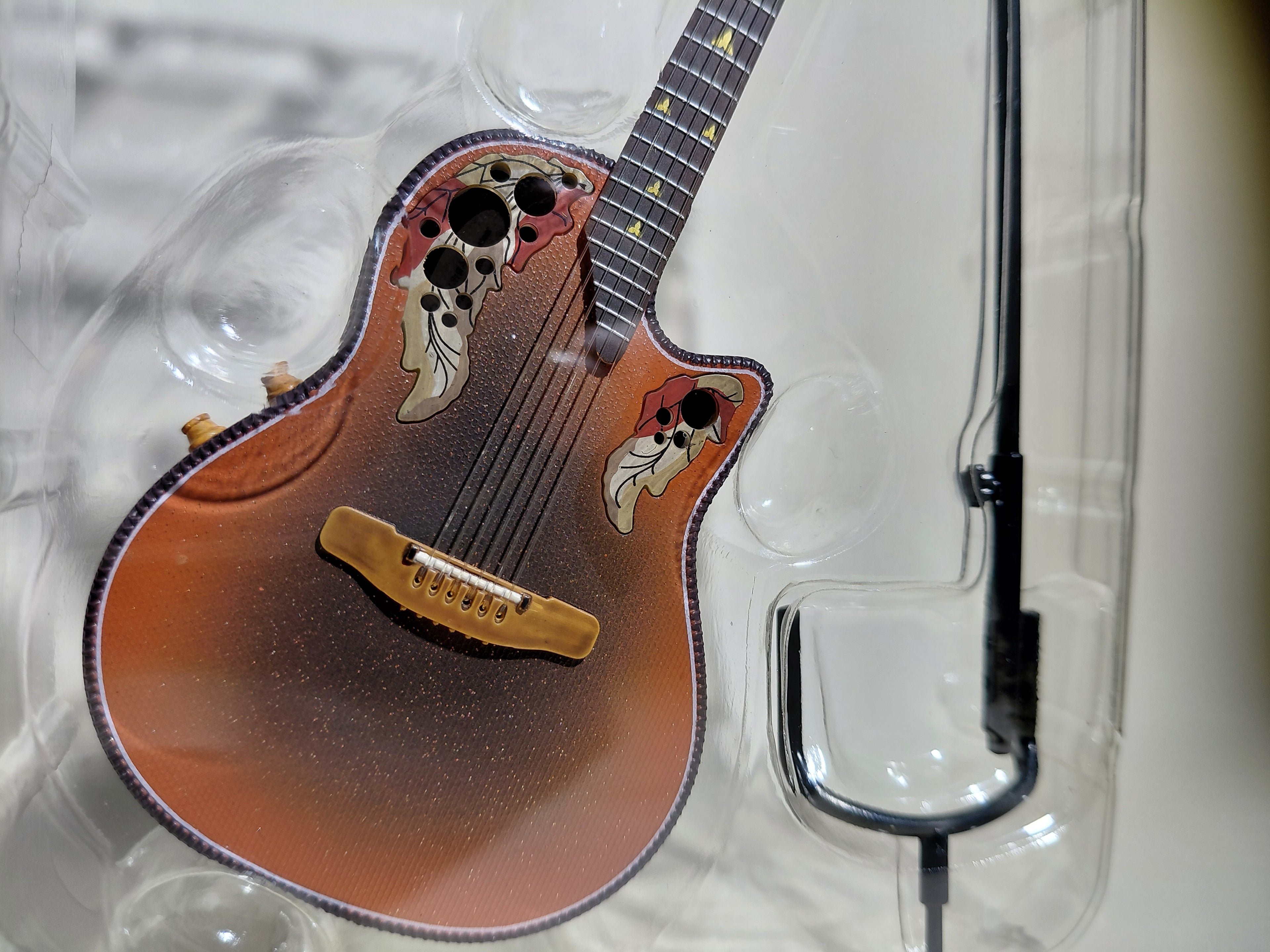 Ovation Guitar Collection - Ovation Adamas II 1581-2 scale 1/8 Media Factory