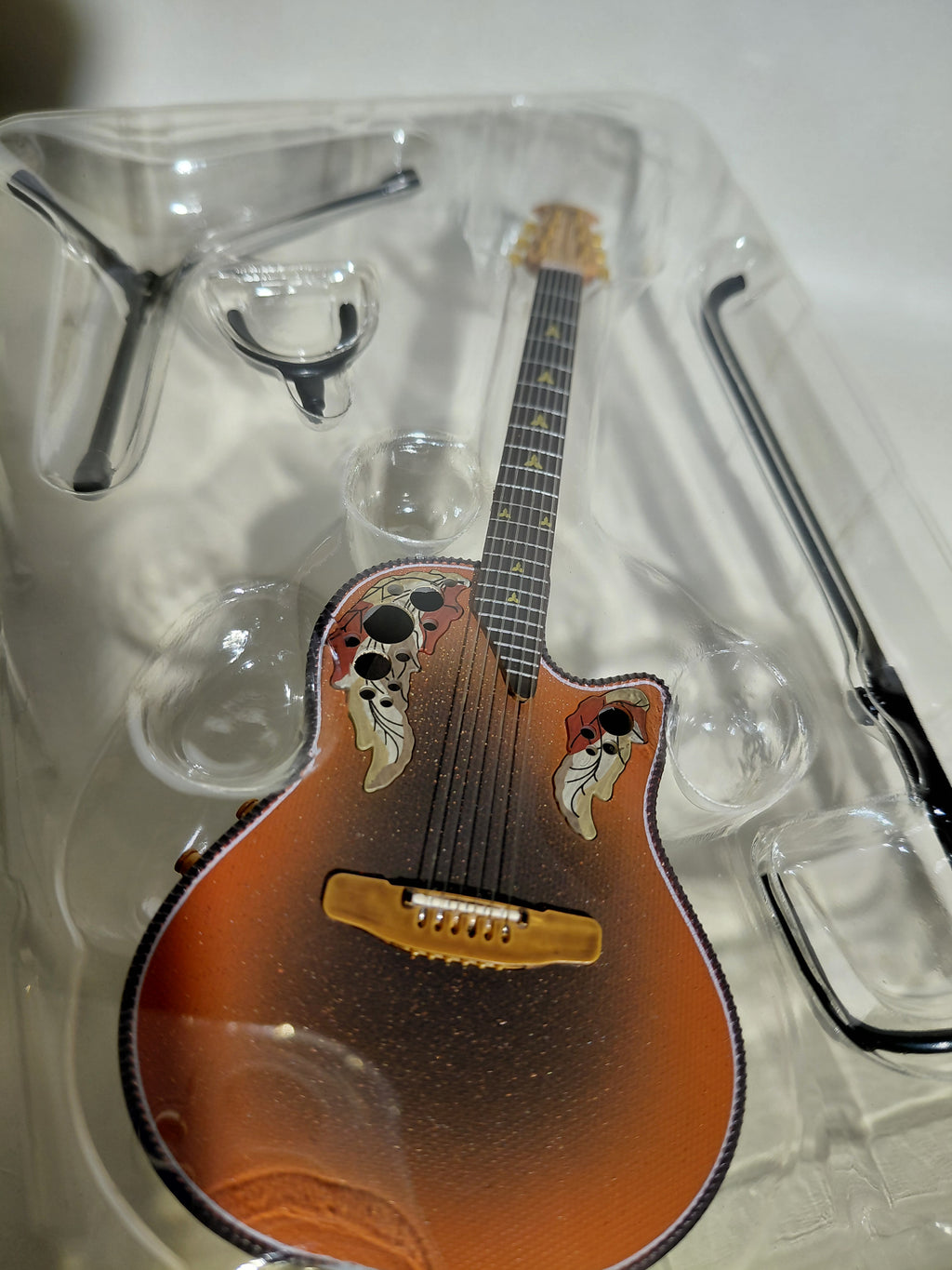 Ovation Guitar Collection - Ovation Adamas II 1581-2 scale 1/8 Media Factory