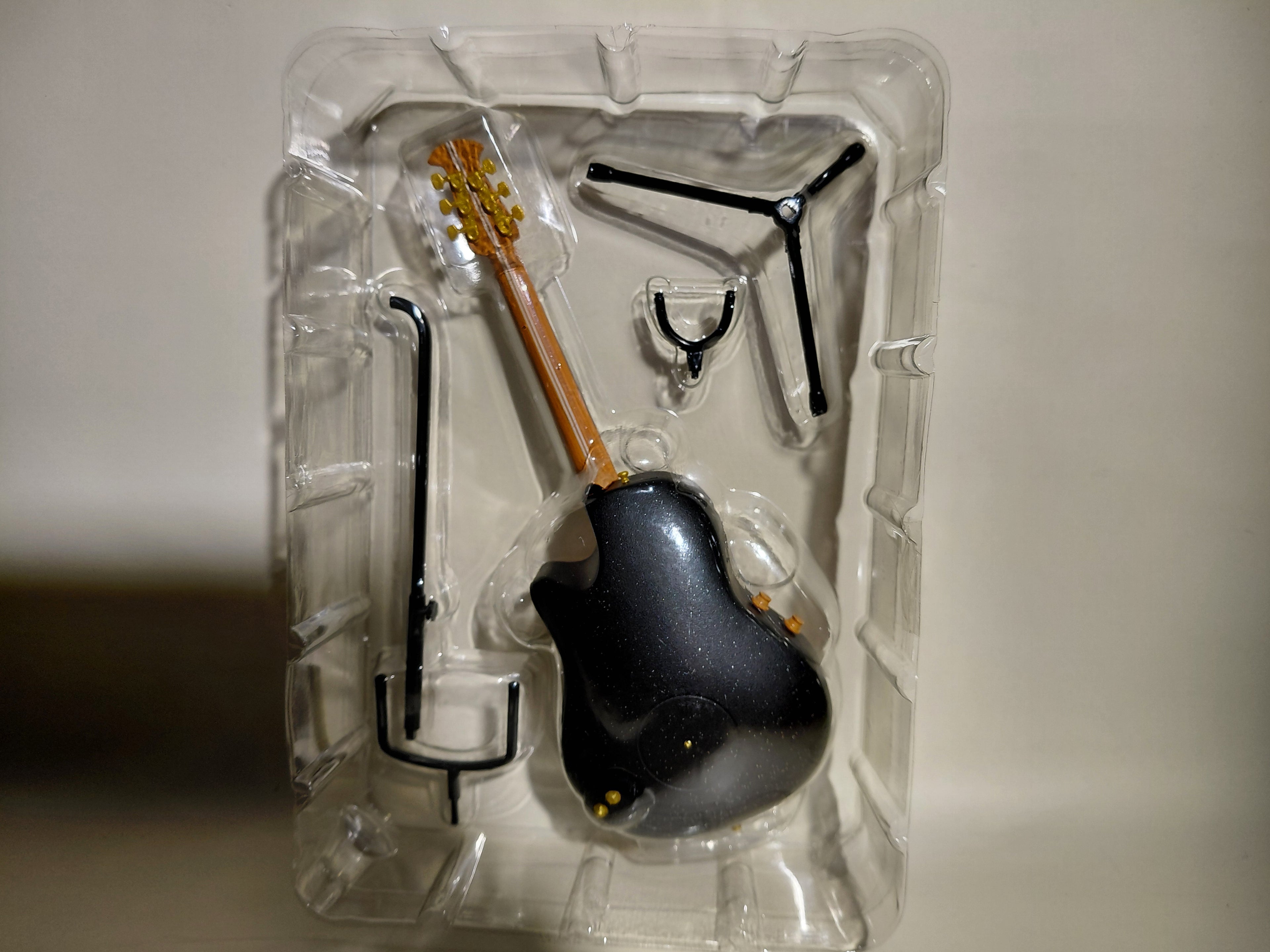 Ovation Guitar Collection - Ovation Adamas II 1581-2 scale 1/8 Media Factory