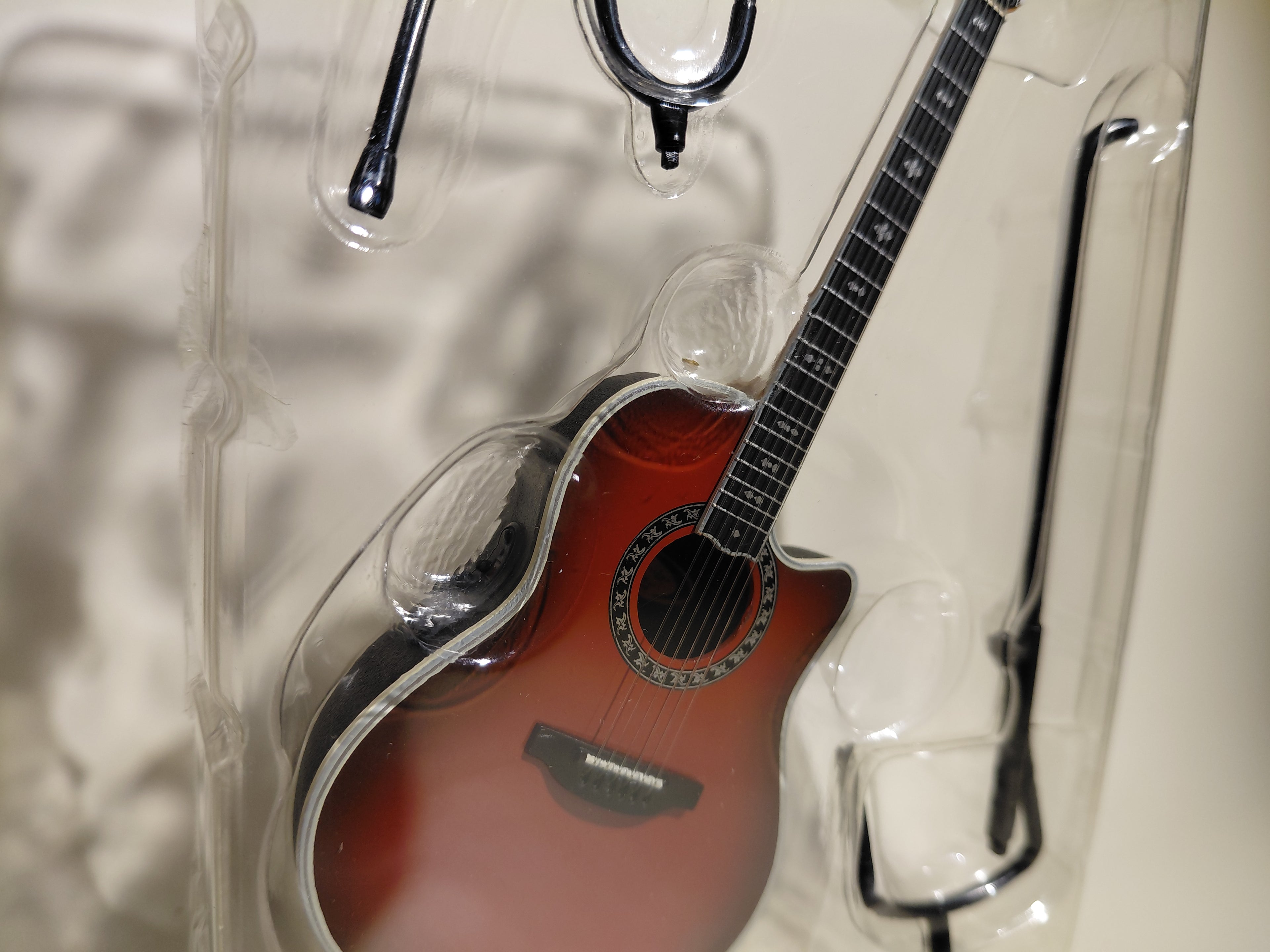 Ovation Guitar Collection - Custom Legend C2079 LX-CCB scale 1/8 Media Factory