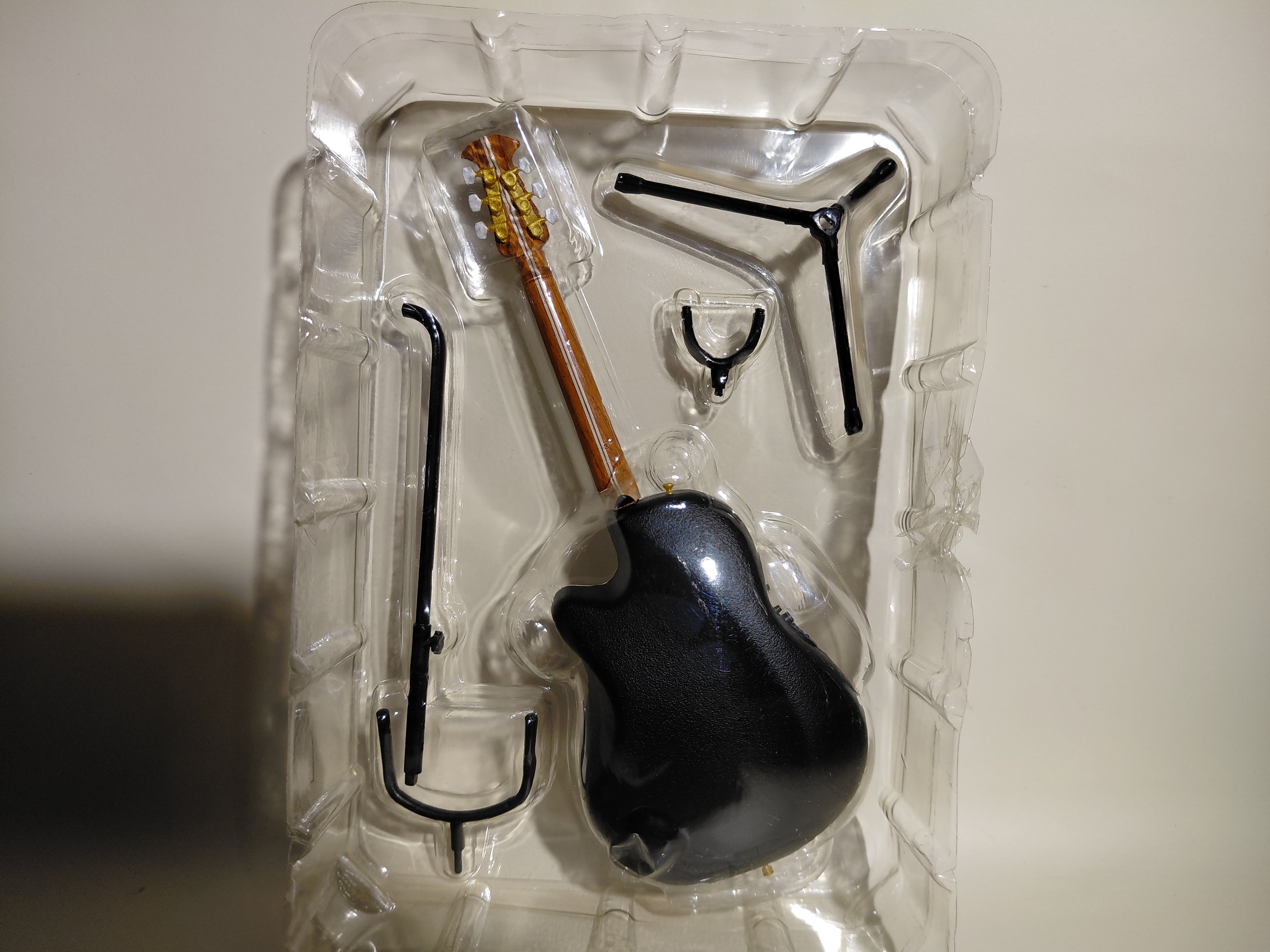 Ovation Guitar Collection - Custom Legend C2079 LX-CCB scale 1/8 Media Factory