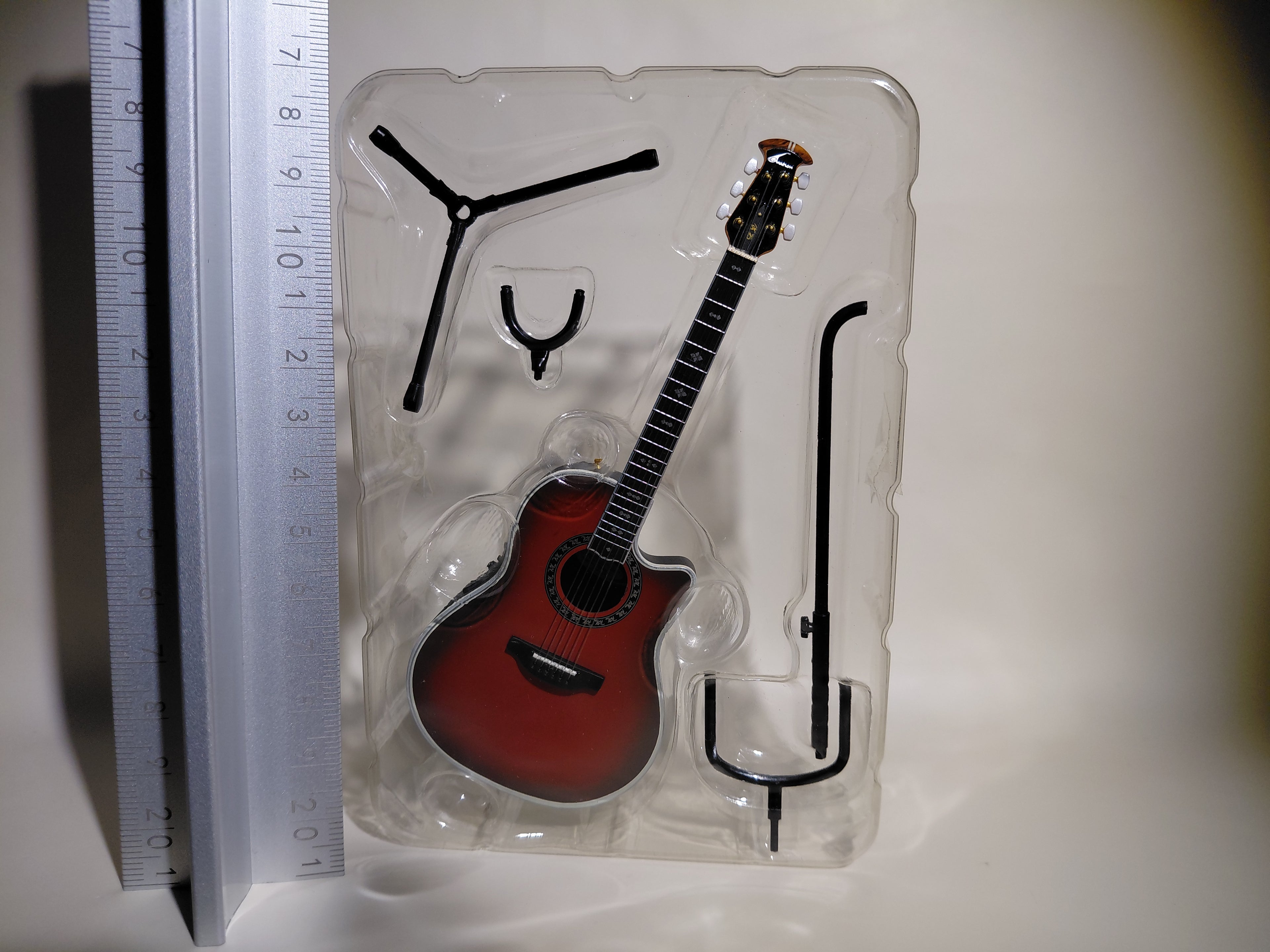 Ovation Guitar Collection - Custom Legend C2079 LX-CCB scale 1/8 Media Factory