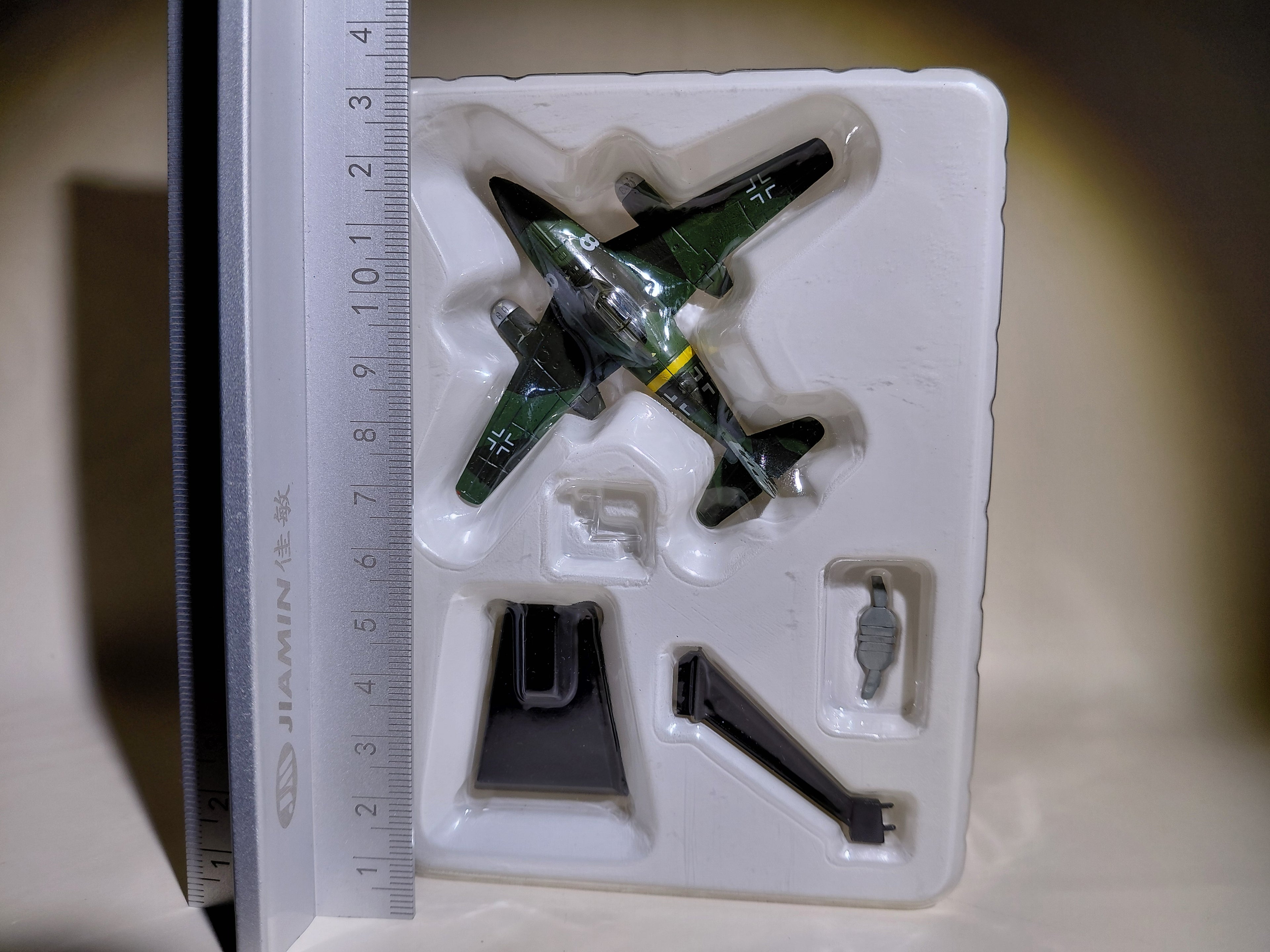 Takara 1/144 World's Masterpiece Aircraft - Me262-1a Major Novotny's aircraft