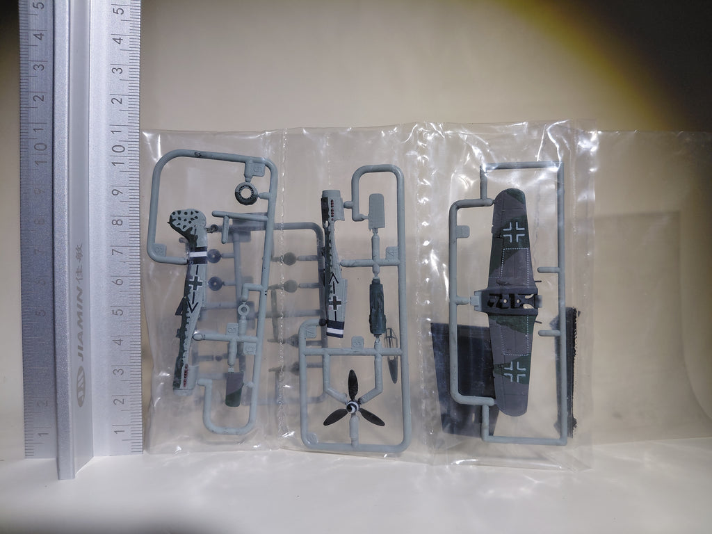 Takara 1/144 World's Masterpiece Aircraft - Masterpiece Aircraft Series 3: Focke-Wulf FW190D-9, Lieutenant Colonel Gerhard Michalski's aircraft