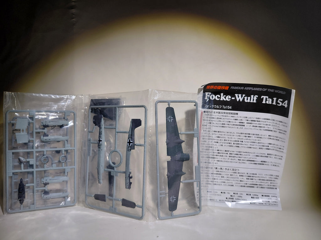 TAKARA 1/144 World's Masterpiece Aircraft - German Air Force Night Fighter Focke-Wulf Ta154 V-3 TE+FG