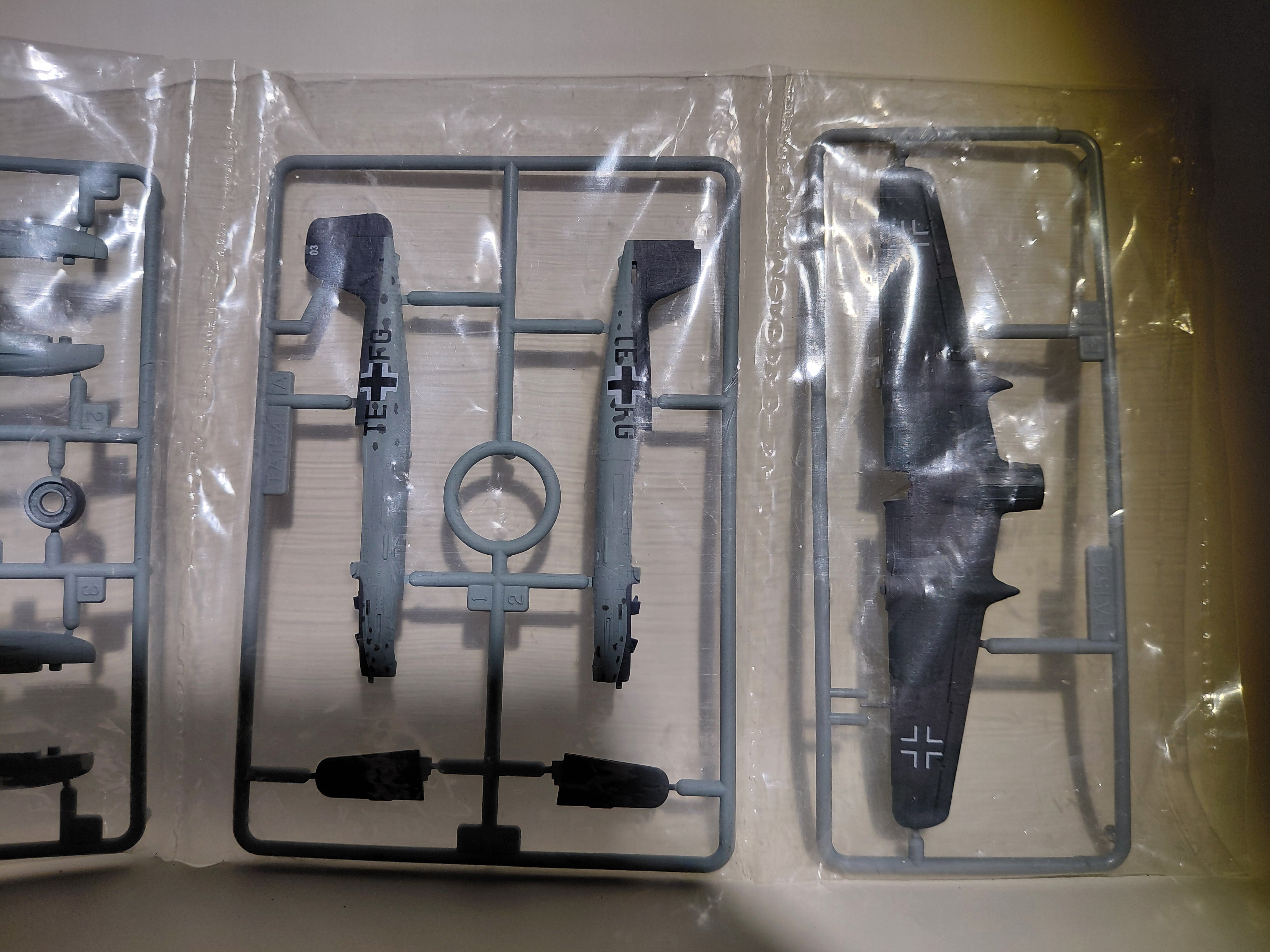 TAKARA 1/144 World's Masterpiece Aircraft - German Air Force Night Fighter Focke-Wulf Ta154 V-3 TE+FG