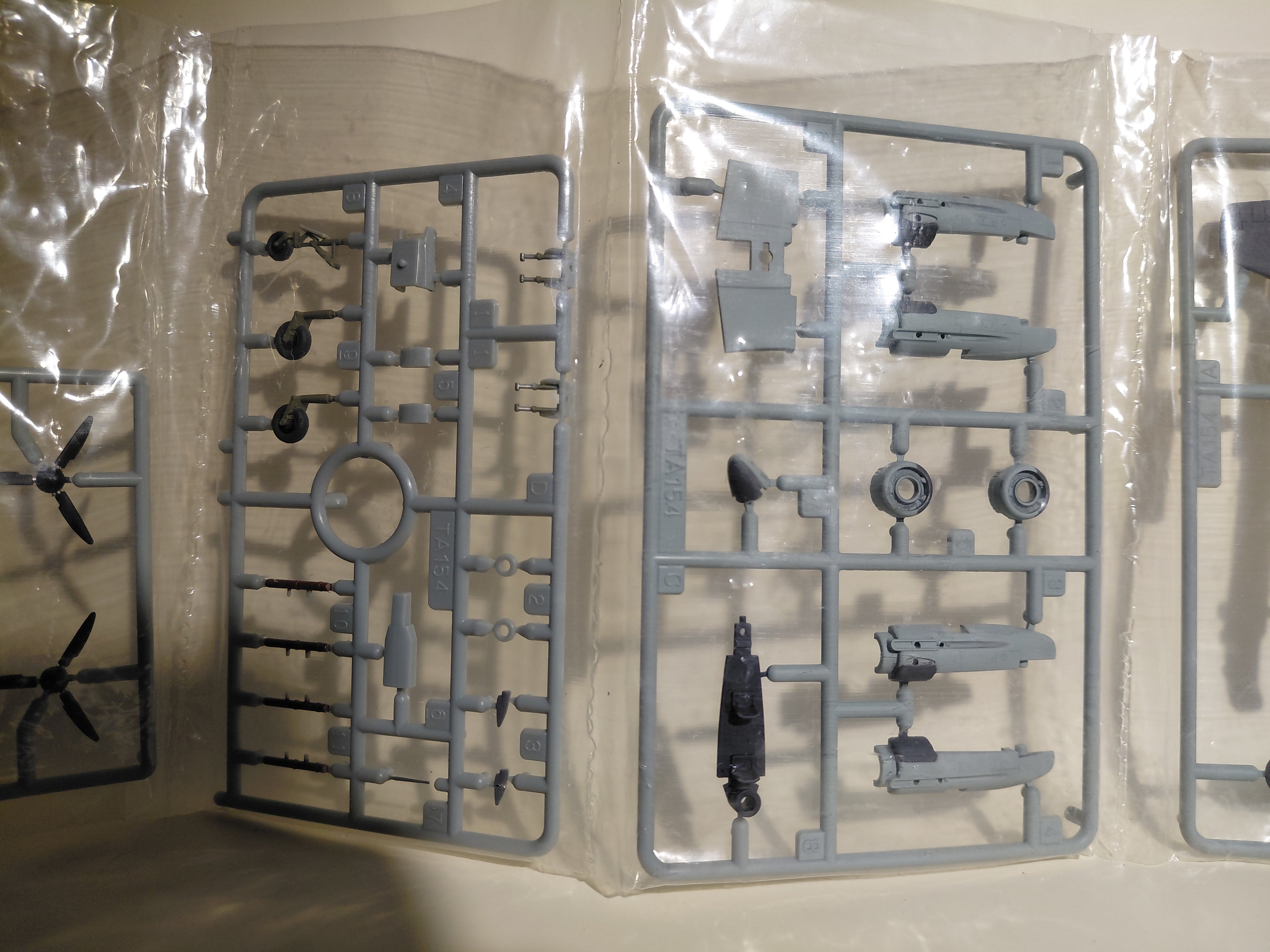 TAKARA 1/144 World's Masterpiece Aircraft - German Air Force Night Fighter Focke-Wulf Ta154 V-3 TE+FG
