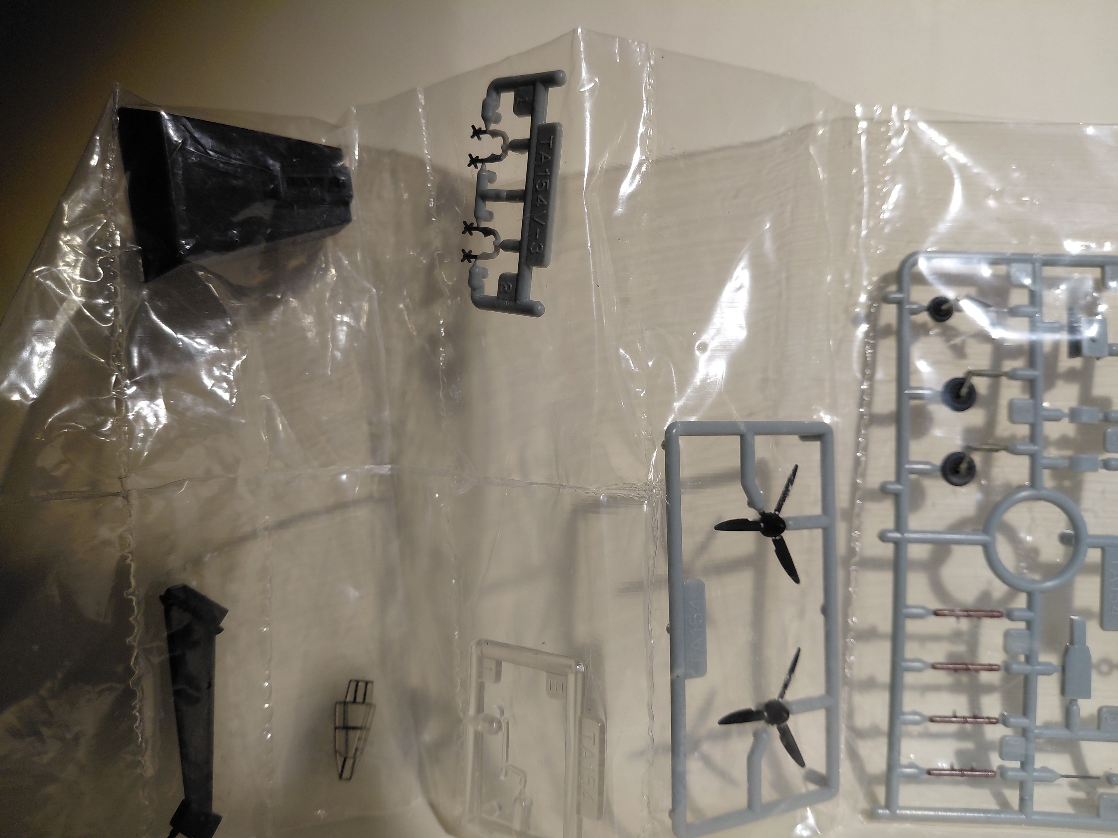 TAKARA 1/144 World's Masterpiece Aircraft - German Air Force Night Fighter Focke-Wulf Ta154 V-3 TE+FG
