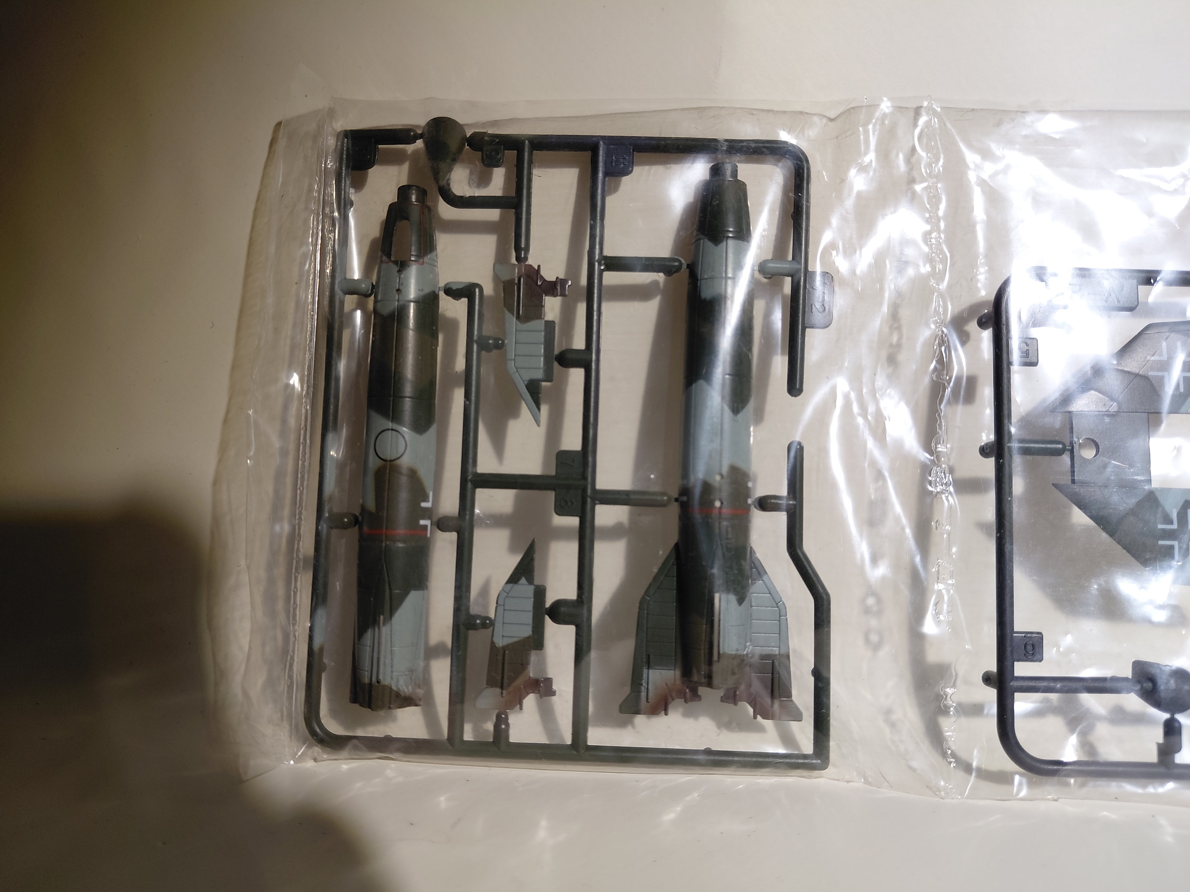 TAKARA 1/144 World's Masterpiece Aircraft - Secret V2 A-4b Manned Winged Aircraft with Tricolor Splitter (Paper-Line Dividing) Camouflage + LED Unit # SP