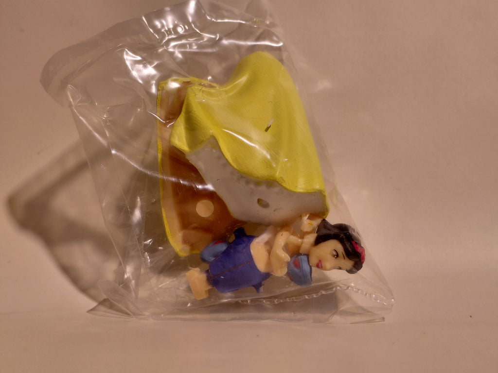 Miniature Disney Choco Party Series 1 Furuta #S01 Special Edition SP Secret Princess Snow with Poison Apple