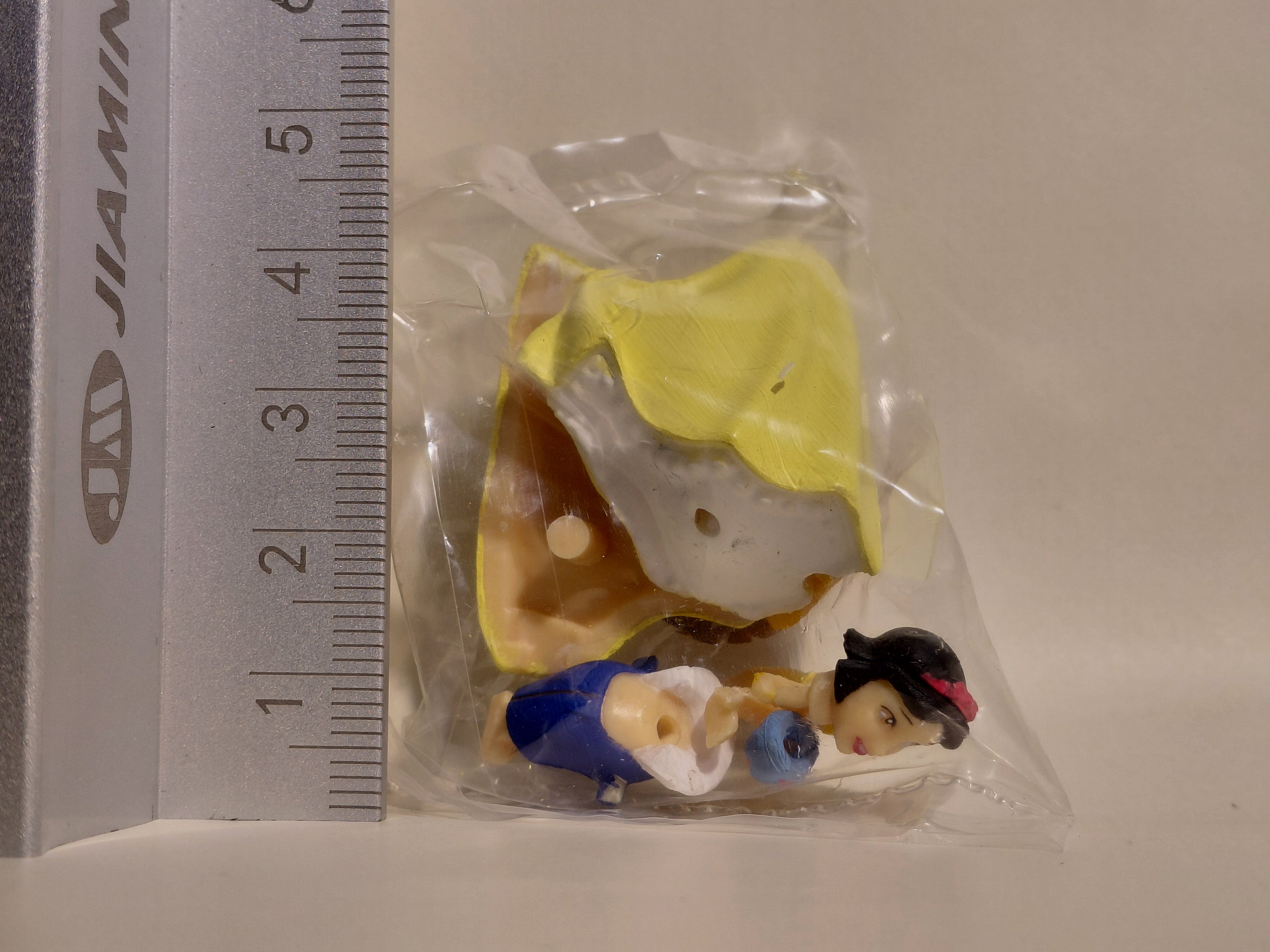 Miniature Disney Choco Party Series 1 Furuta #S01 Special Edition SP Secret Princess Snow with Poison Apple