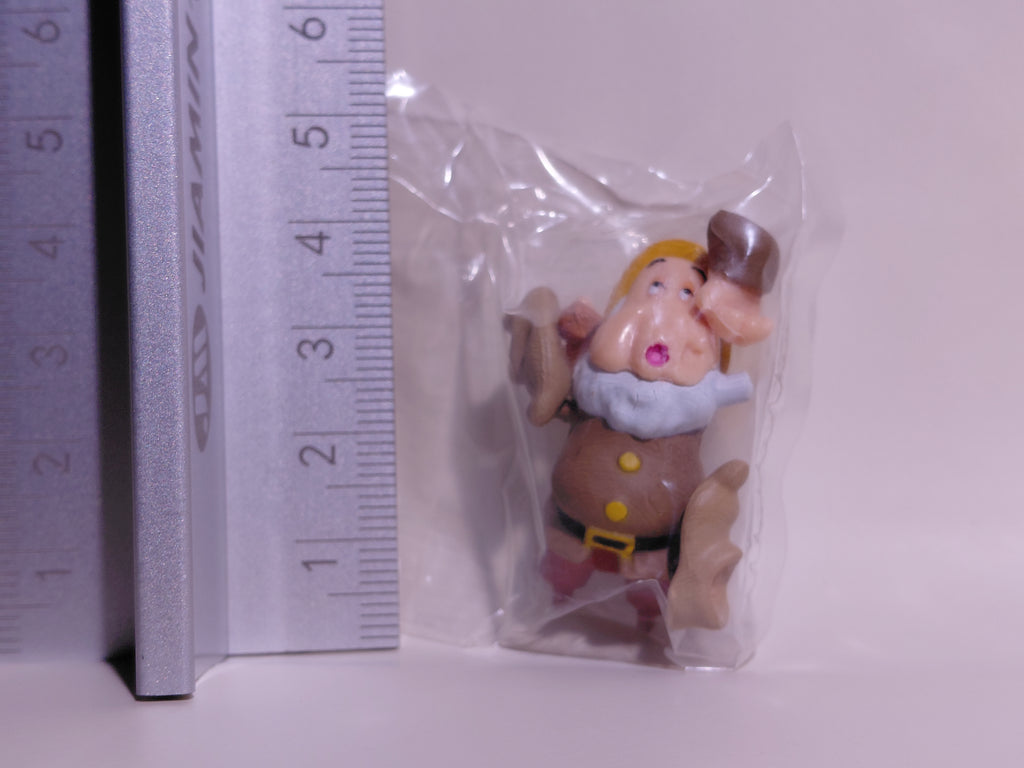 Miniature Disney Choco Party Series 1 Furuta #007 Sneezy (Snow White)
