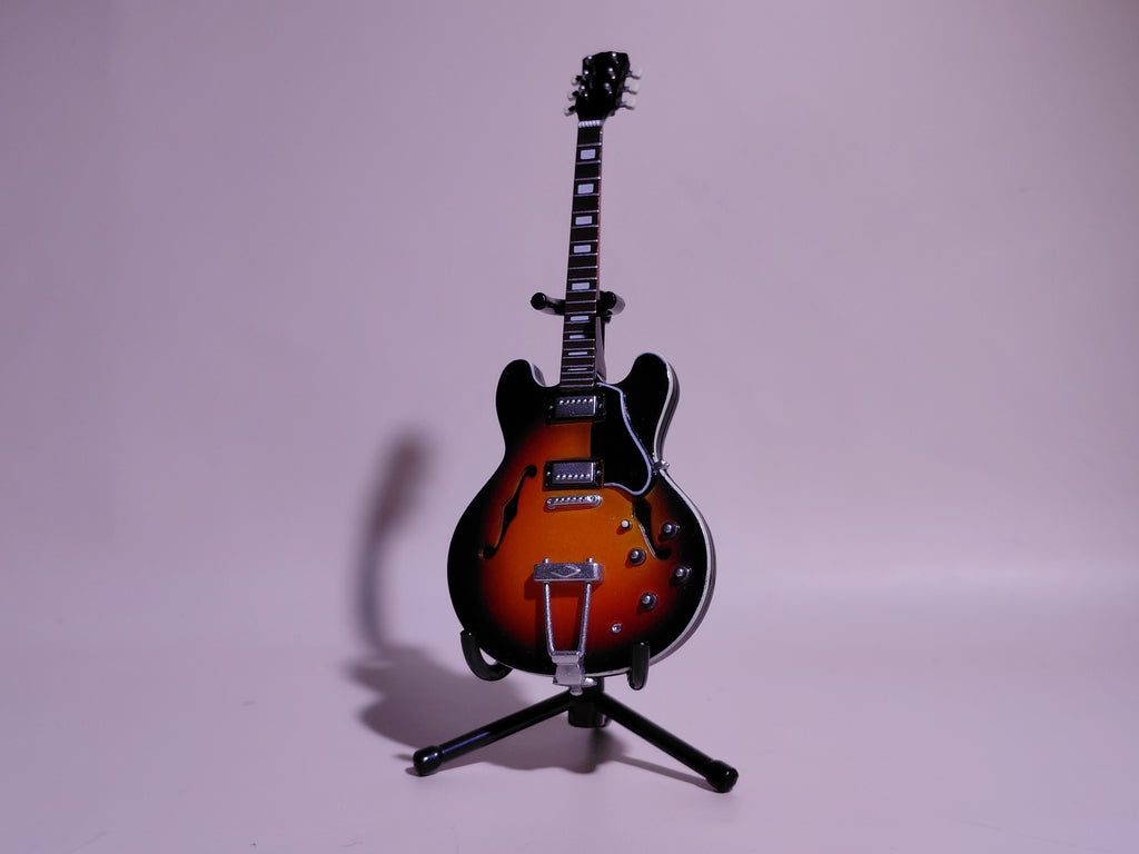 BECK Guitar Collection SG Type Figure Includes guitar and stand