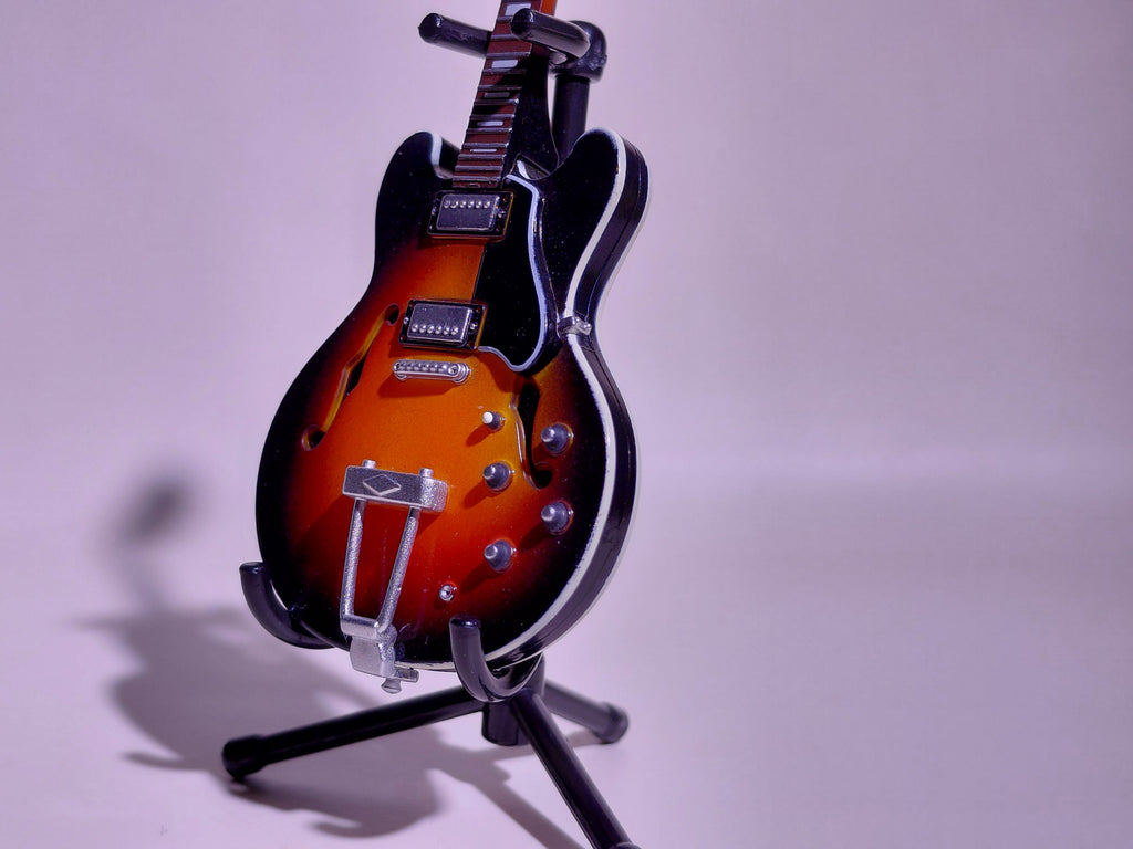 BECK Guitar Collection SG Type Figure Includes guitar and stand