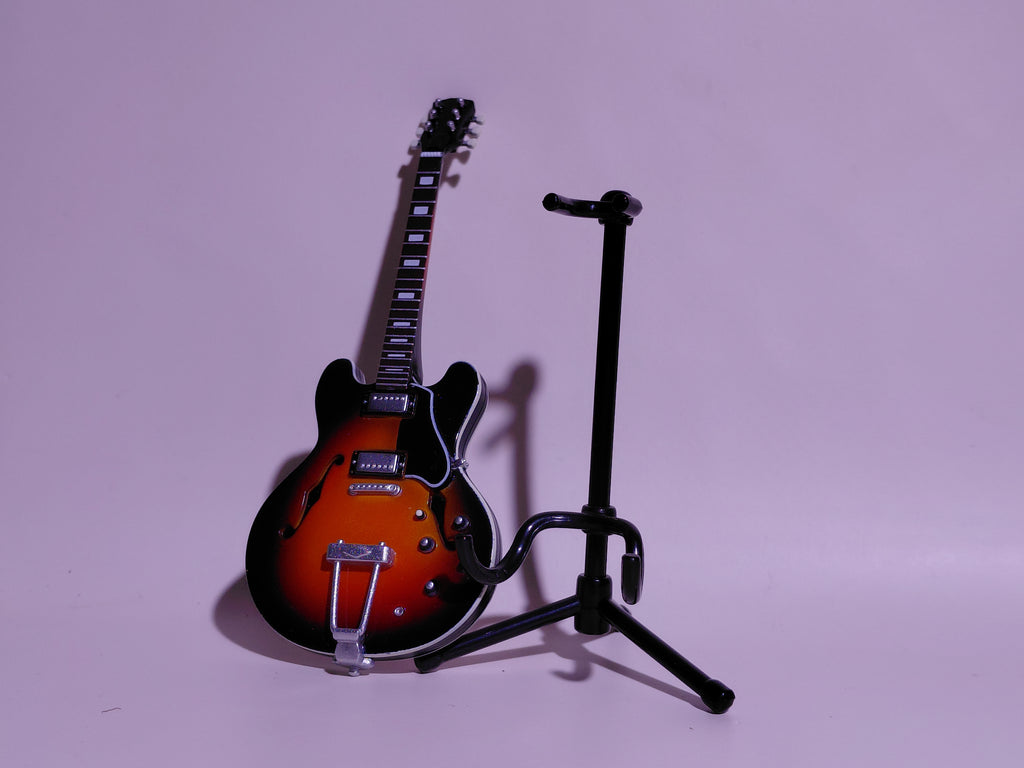 BECK Guitar Collection SG Type Figure Includes guitar and stand