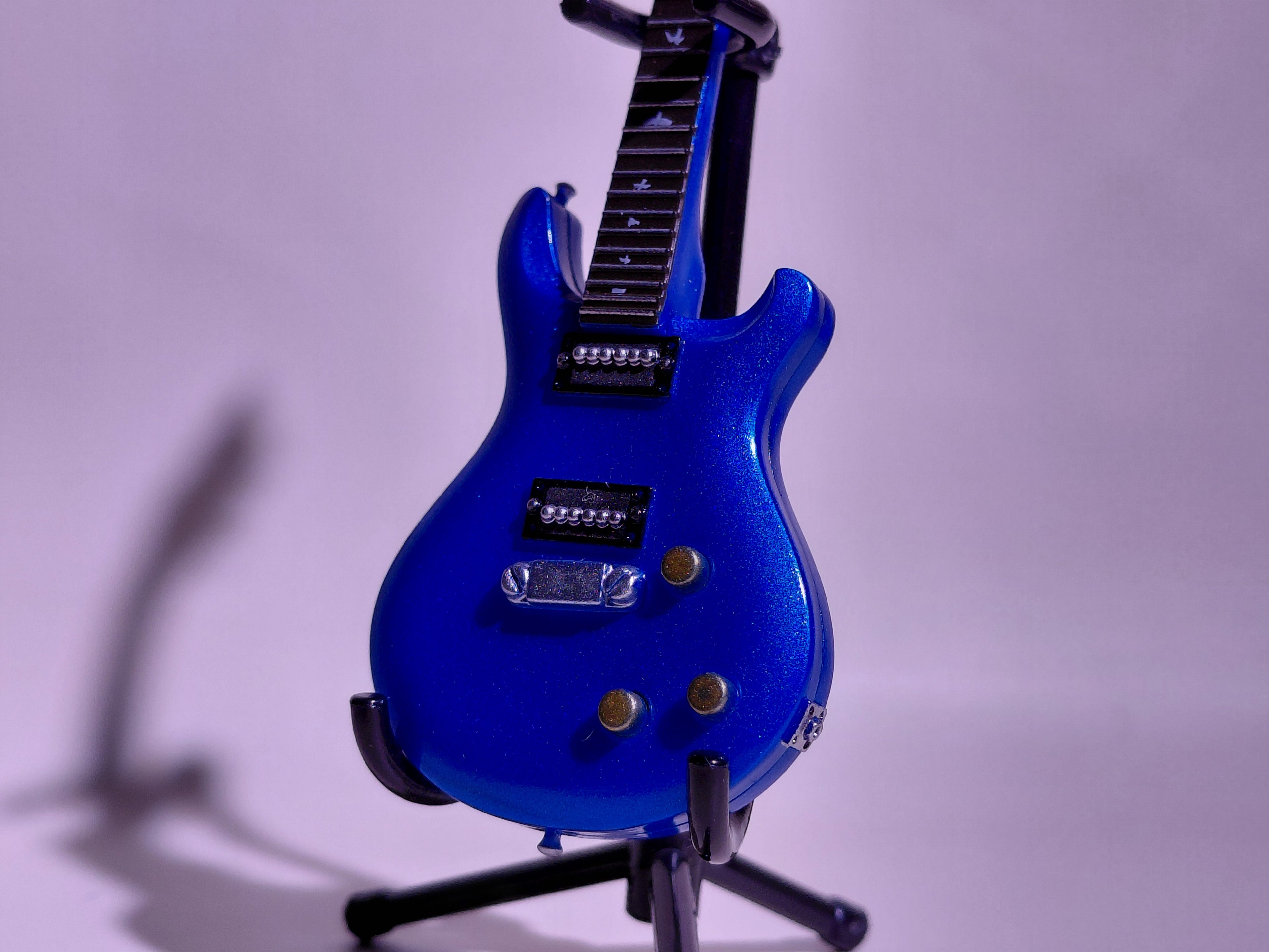 BECK Guitar Collection PRS type Figure Includes guitar and stand