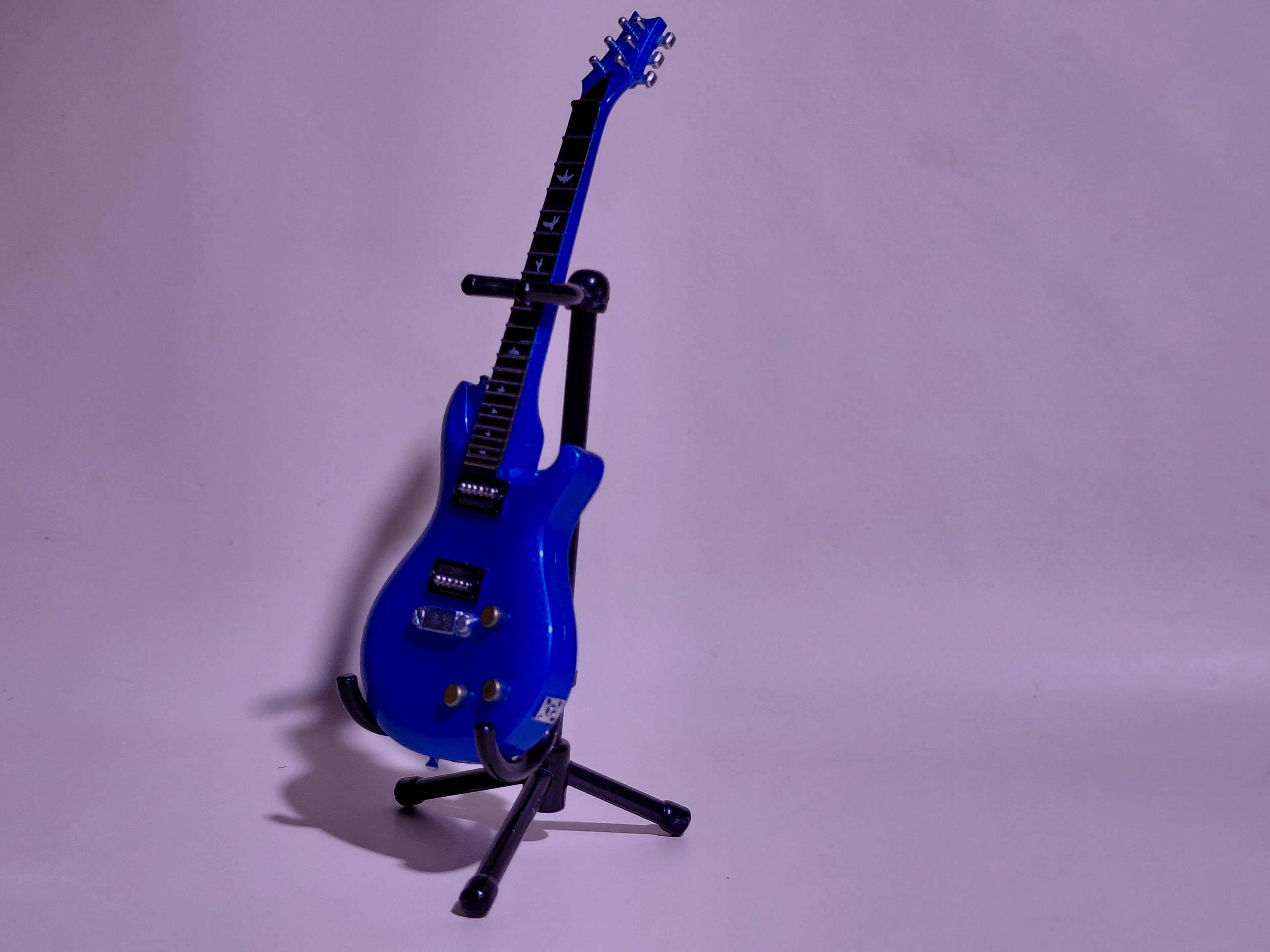 BECK Guitar Collection PRS type Figure Includes guitar and stand