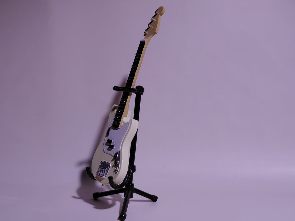 BECK Guitar Collection Mustang Type 2 Figure Includes guitar and stand