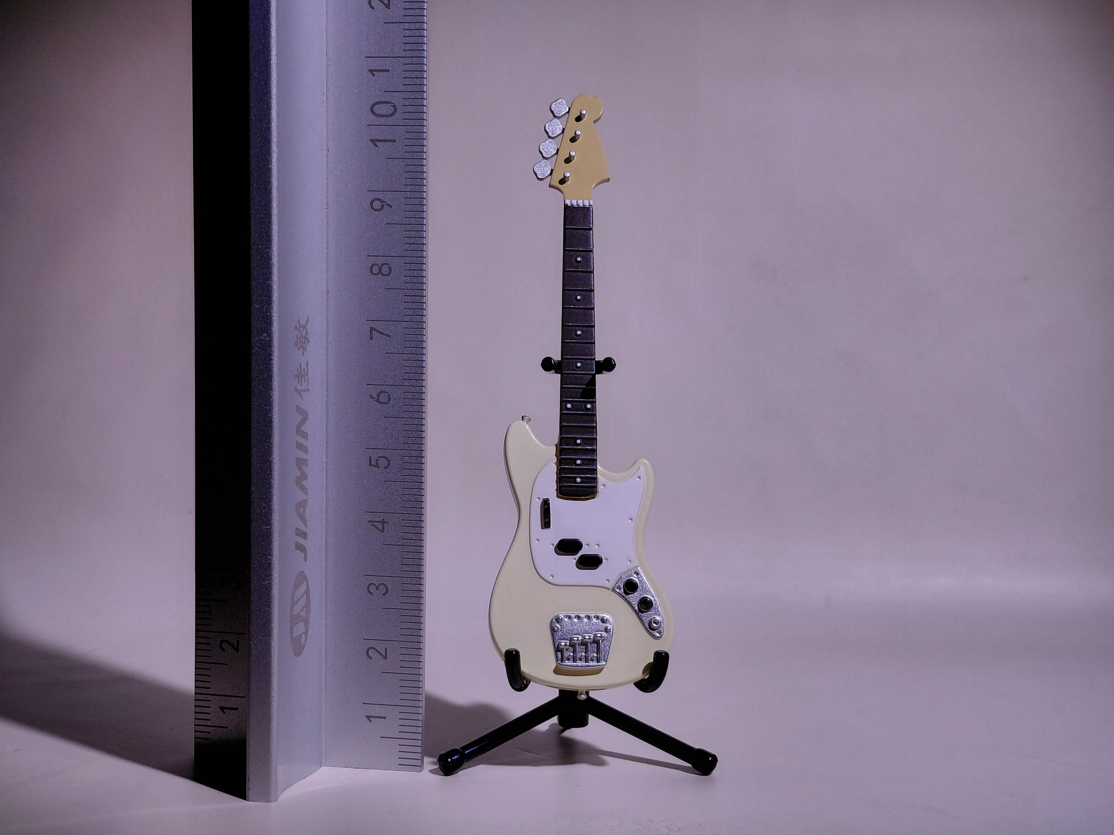 BECK Guitar Collection Mustang Type 2 Figure Includes guitar and stand