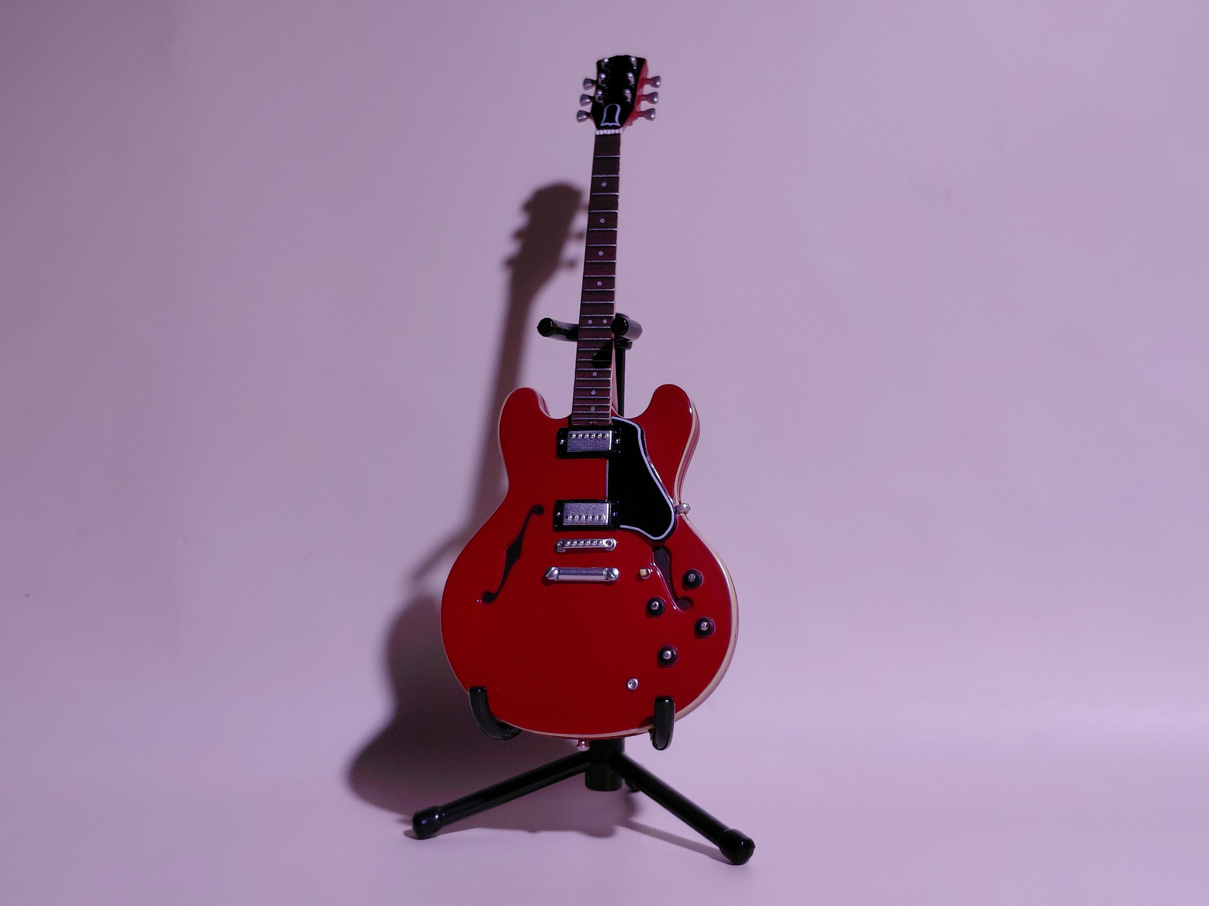 BECK Guitar Collection Gibson ES-335 Figure Includes guitar and stand