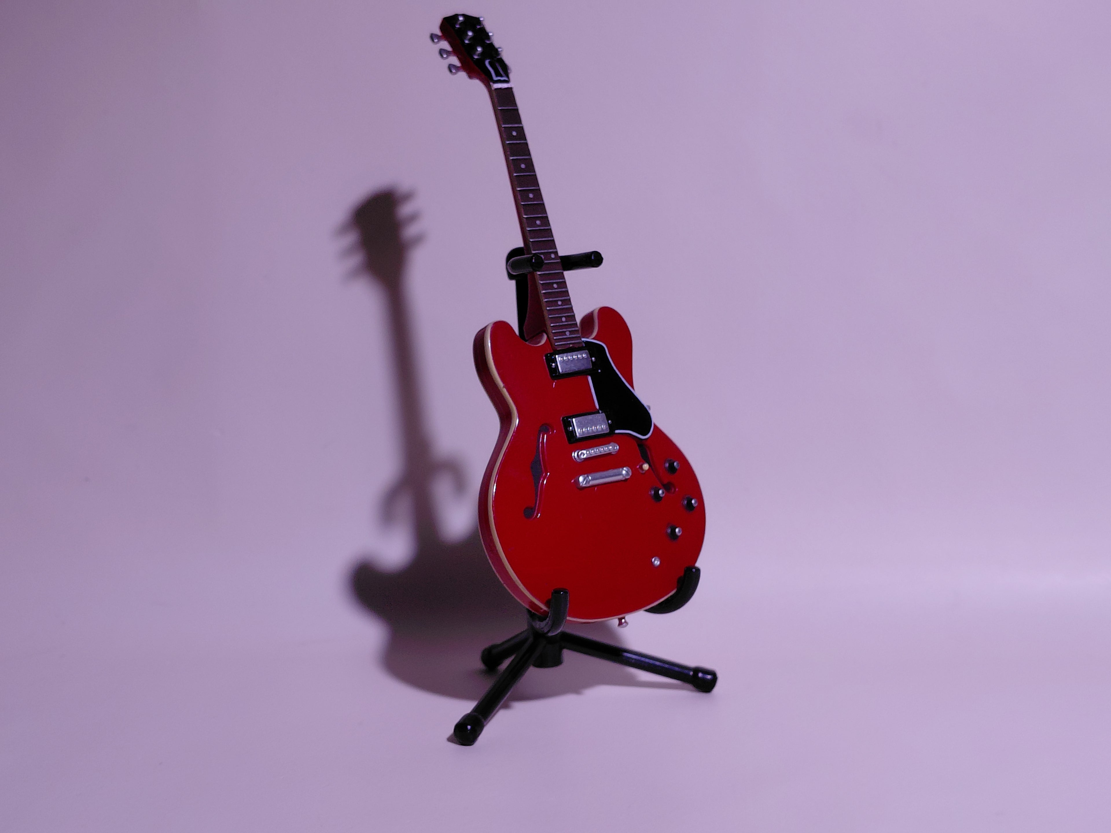 BECK Guitar Collection Gibson ES-335 Figure Includes guitar and stand