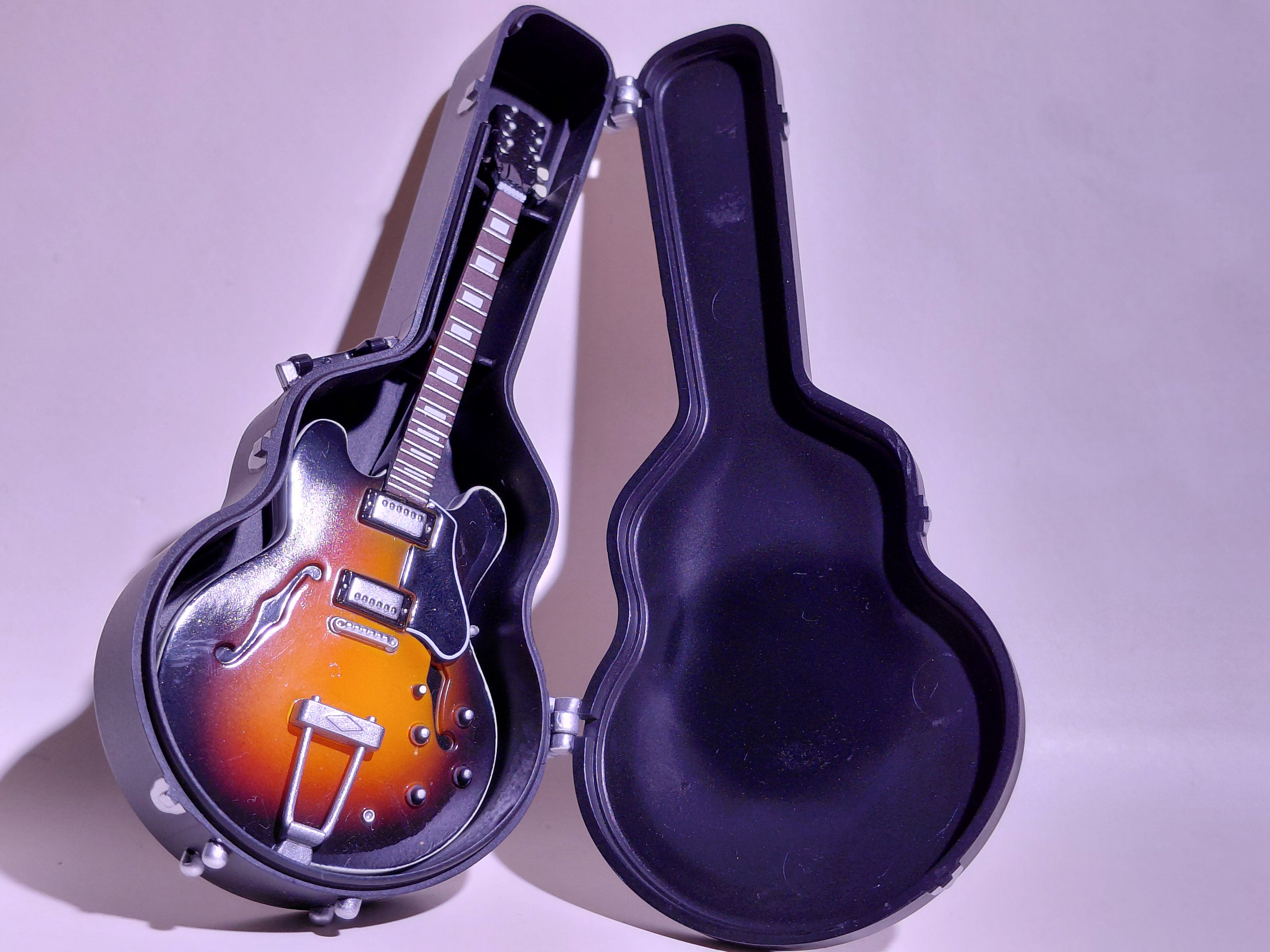 BECK Guitar Collection ES-335 Type Includes guitar and stand + Case (Sp)
