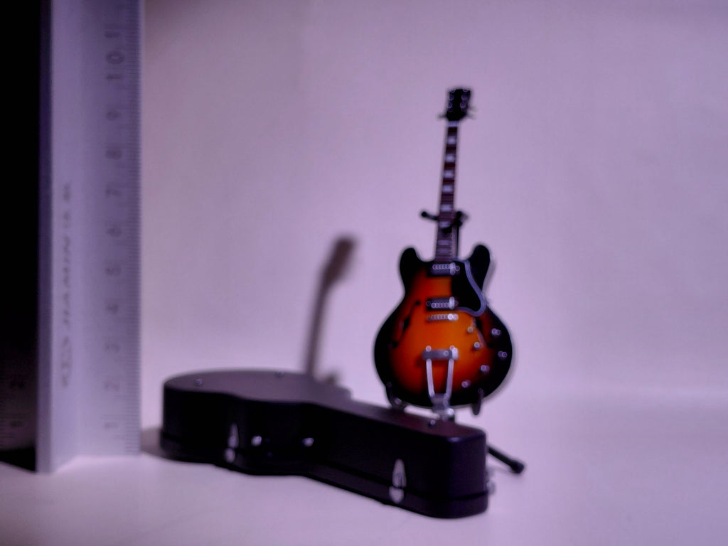 BECK Guitar Collection ES-335 Type Includes guitar and stand + Case (Sp)