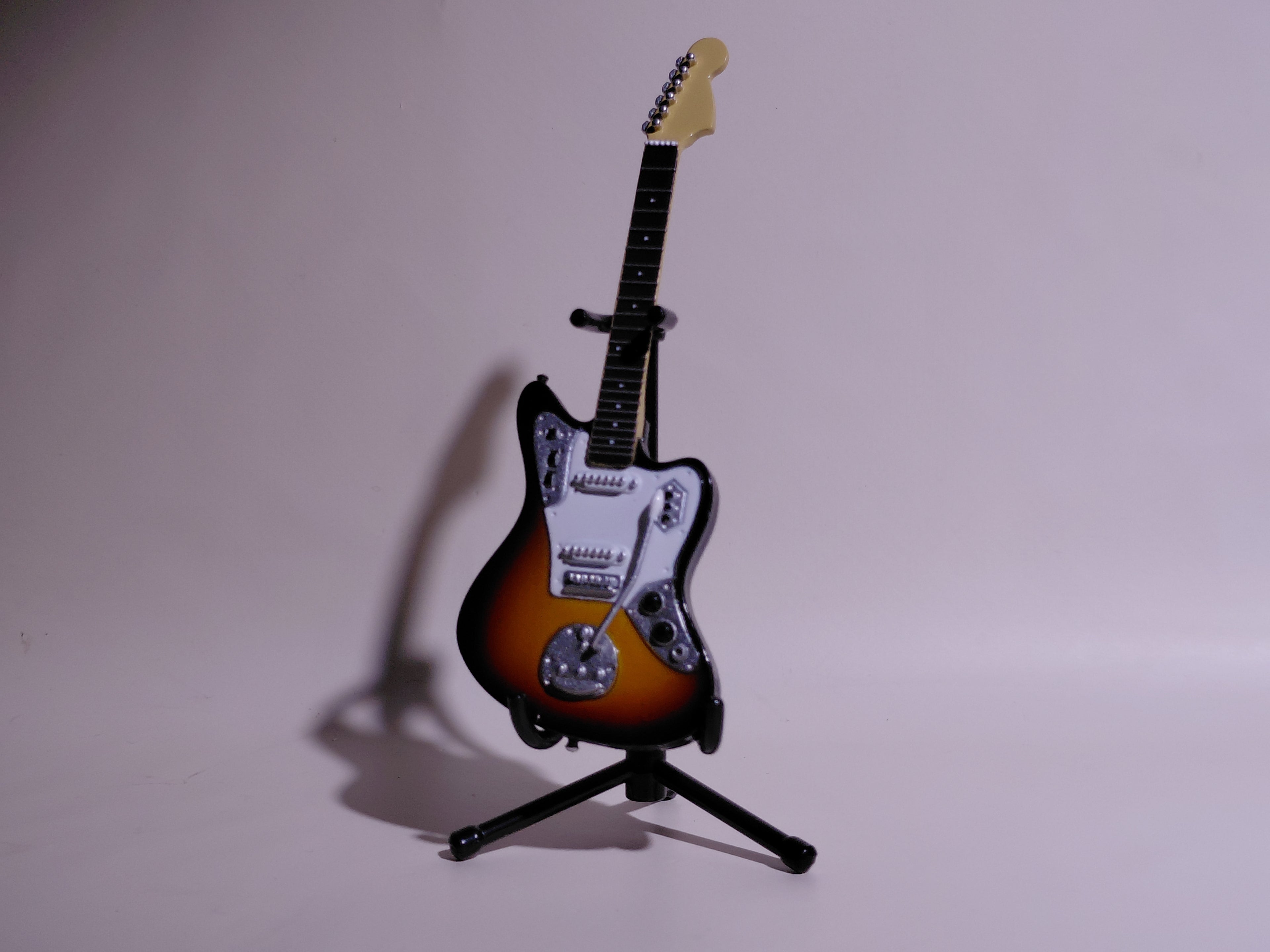 BECK Guitar Collection Jaguar Type 3 Figure Includes guitar and stand