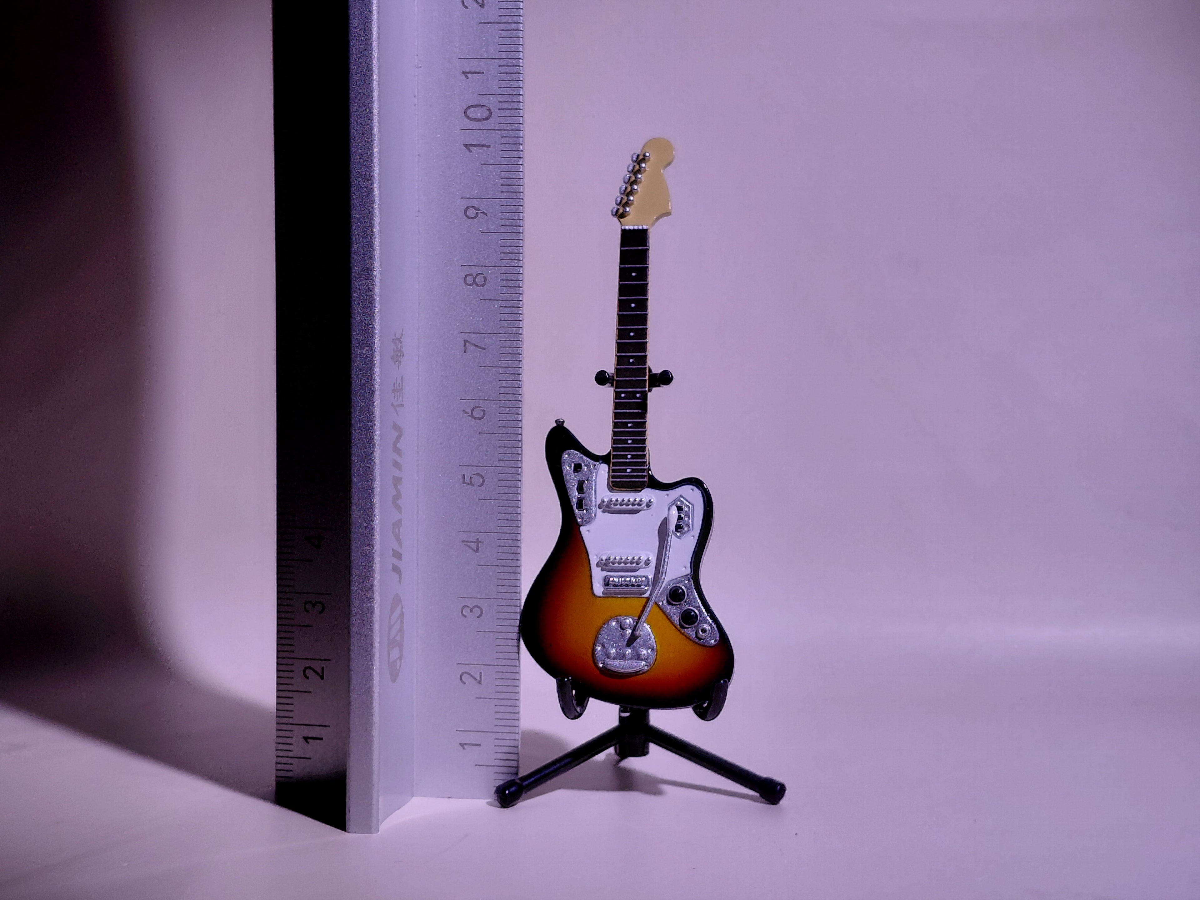 BECK Guitar Collection Jaguar Type 3 Figure Includes guitar and stand