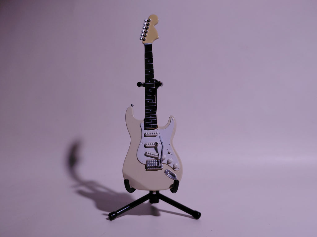 BECK Guitar Collection Ryusuke "MACHINE GUN Left-Handed" Model (Stratocaster Type) Includes guitar and stand