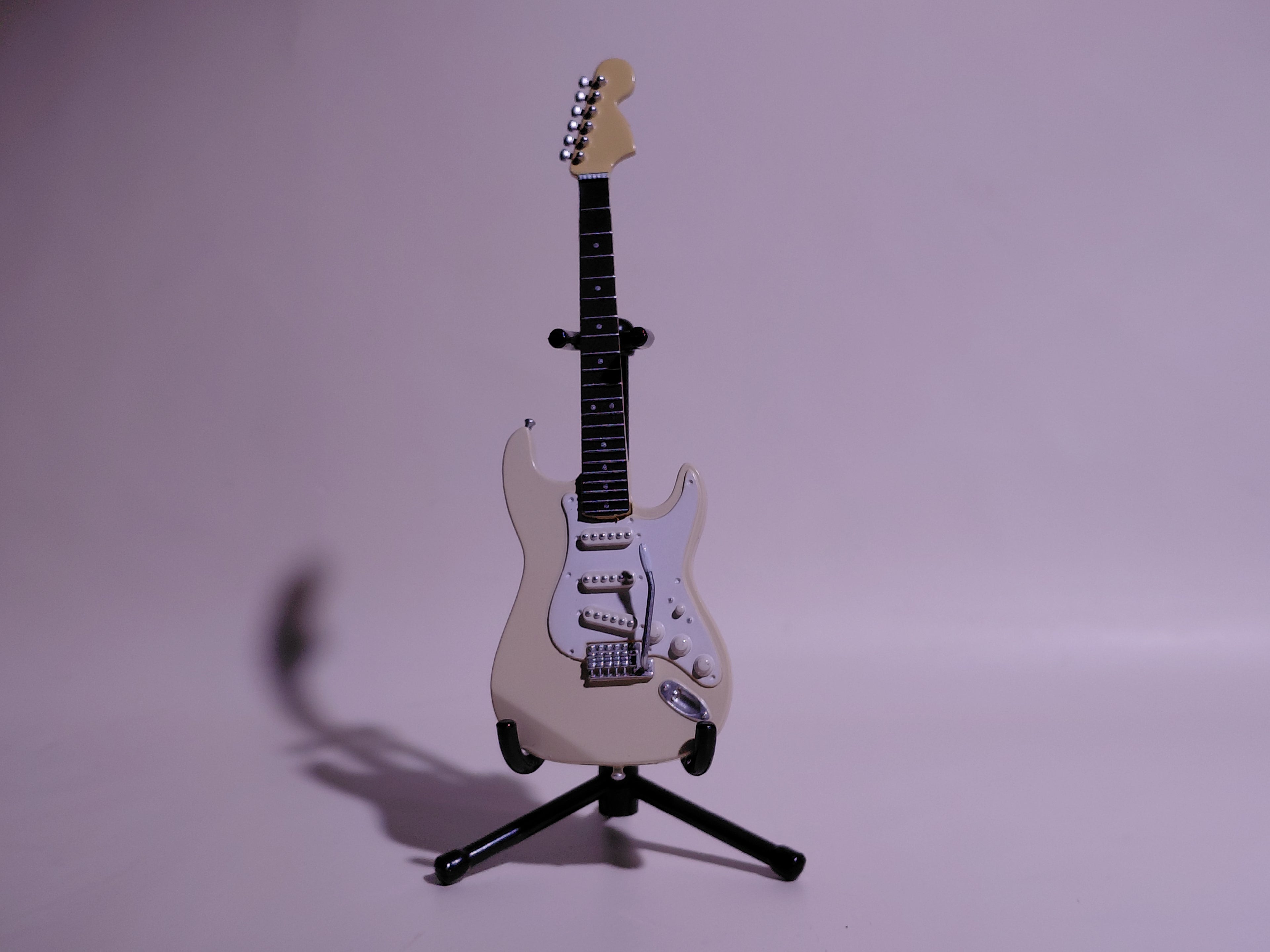 BECK Guitar Collection Ryusuke "MACHINE GUN Left-Handed" Model (Stratocaster Type) Includes guitar and stand