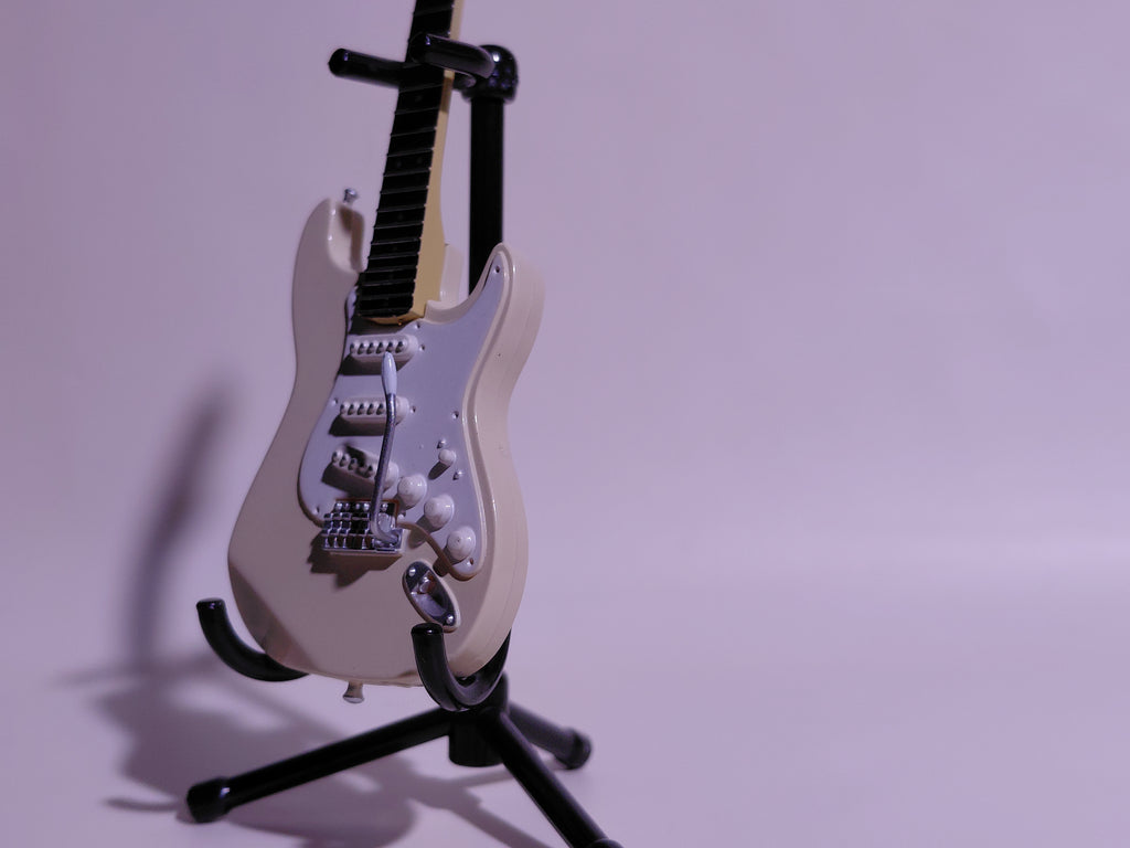 BECK Guitar Collection Ryusuke "MACHINE GUN Left-Handed" Model (Stratocaster Type) Includes guitar and stand