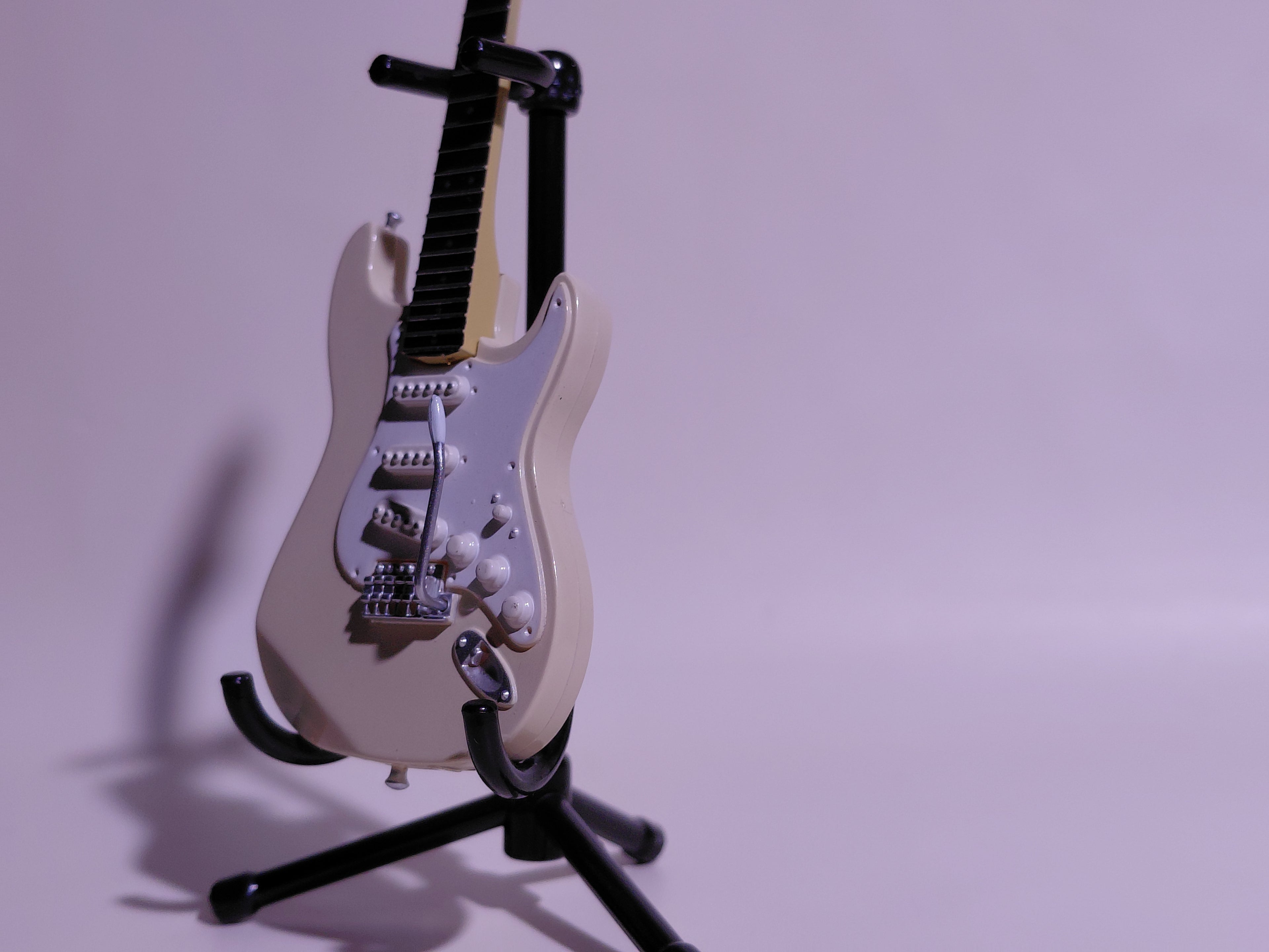 BECK Guitar Collection Ryusuke "MACHINE GUN Left-Handed" Model (Stratocaster Type) Includes guitar and stand