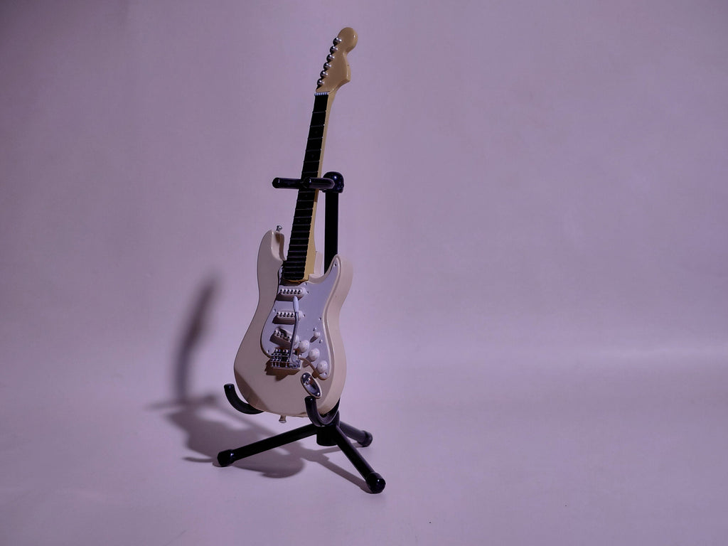 BECK Guitar Collection Ryusuke "MACHINE GUN Left-Handed" Model (Stratocaster Type) Includes guitar and stand