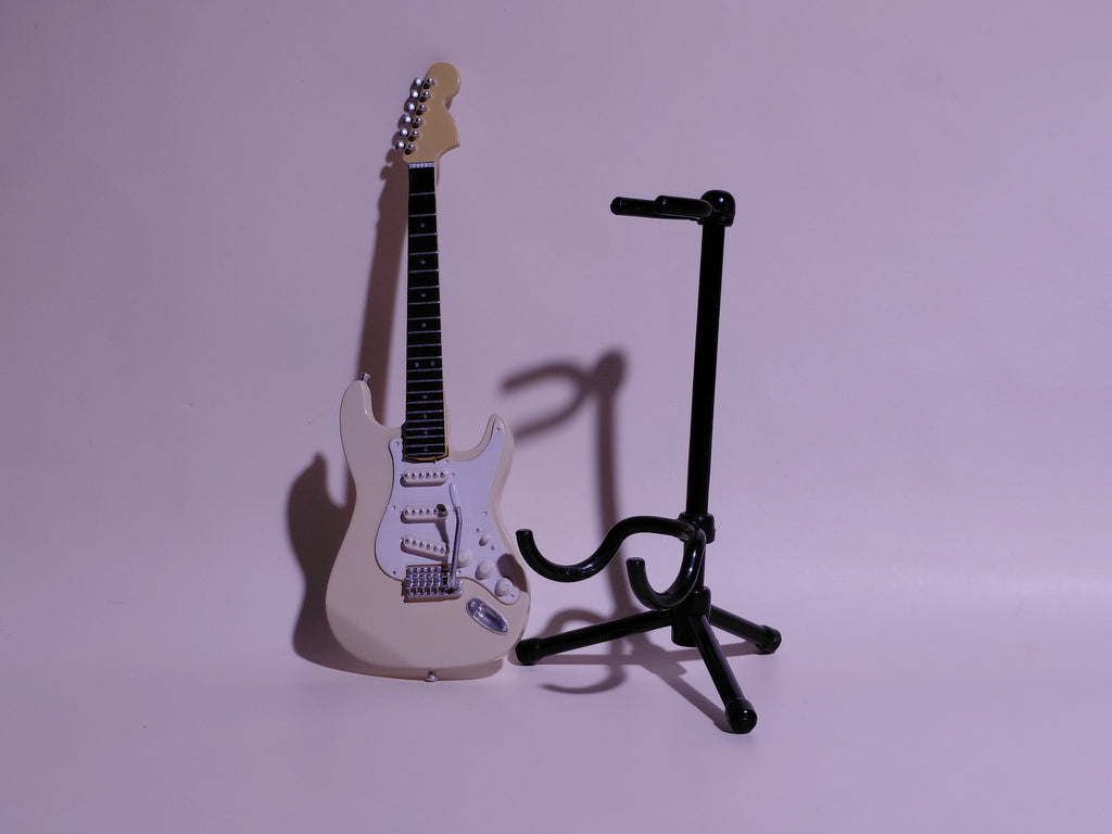 BECK Guitar Collection Ryusuke "MACHINE GUN Left-Handed" Model (Stratocaster Type) Includes guitar and stand