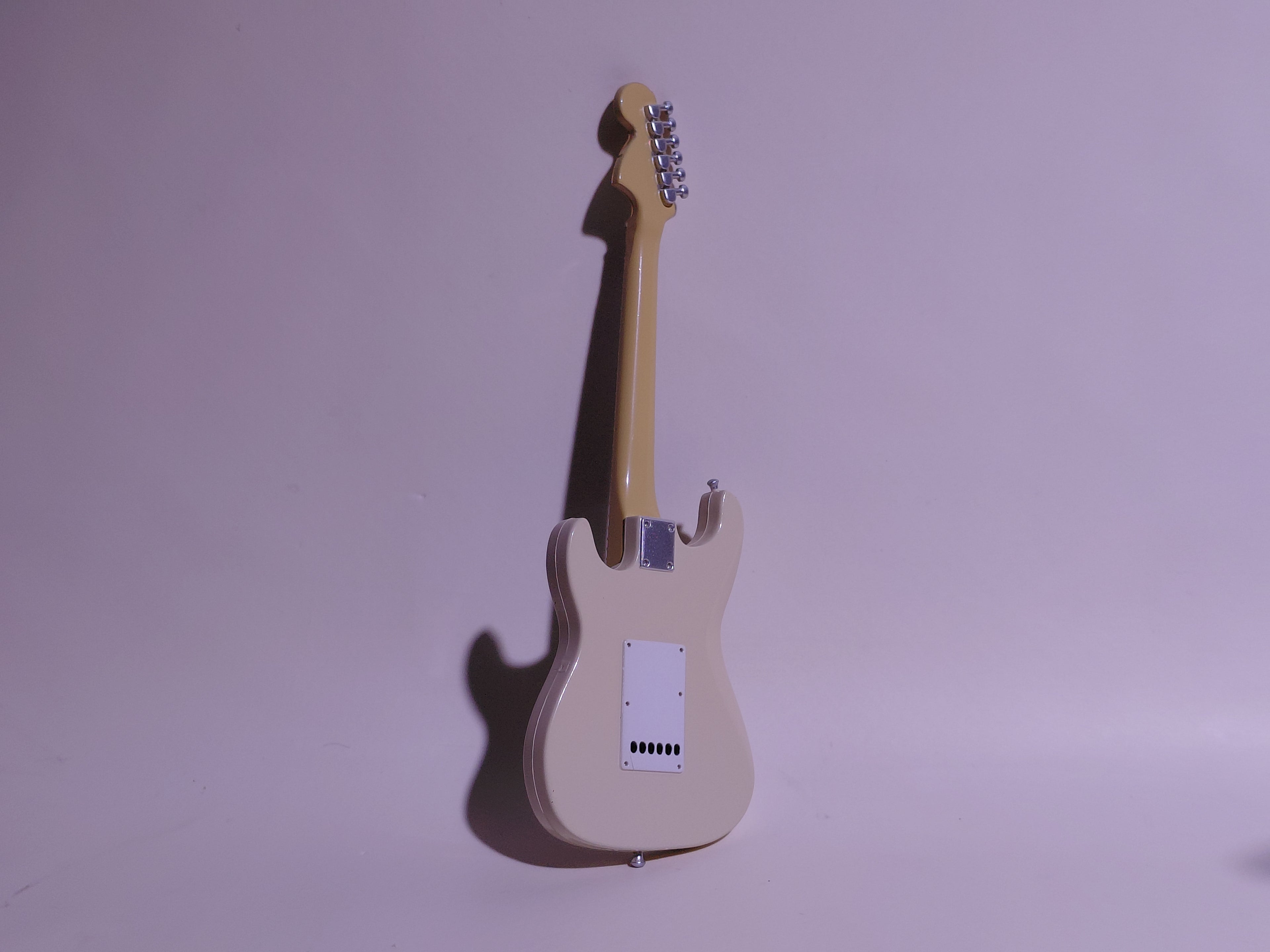 BECK Guitar Collection Ryusuke "MACHINE GUN Left-Handed" Model (Stratocaster Type) Includes guitar and stand