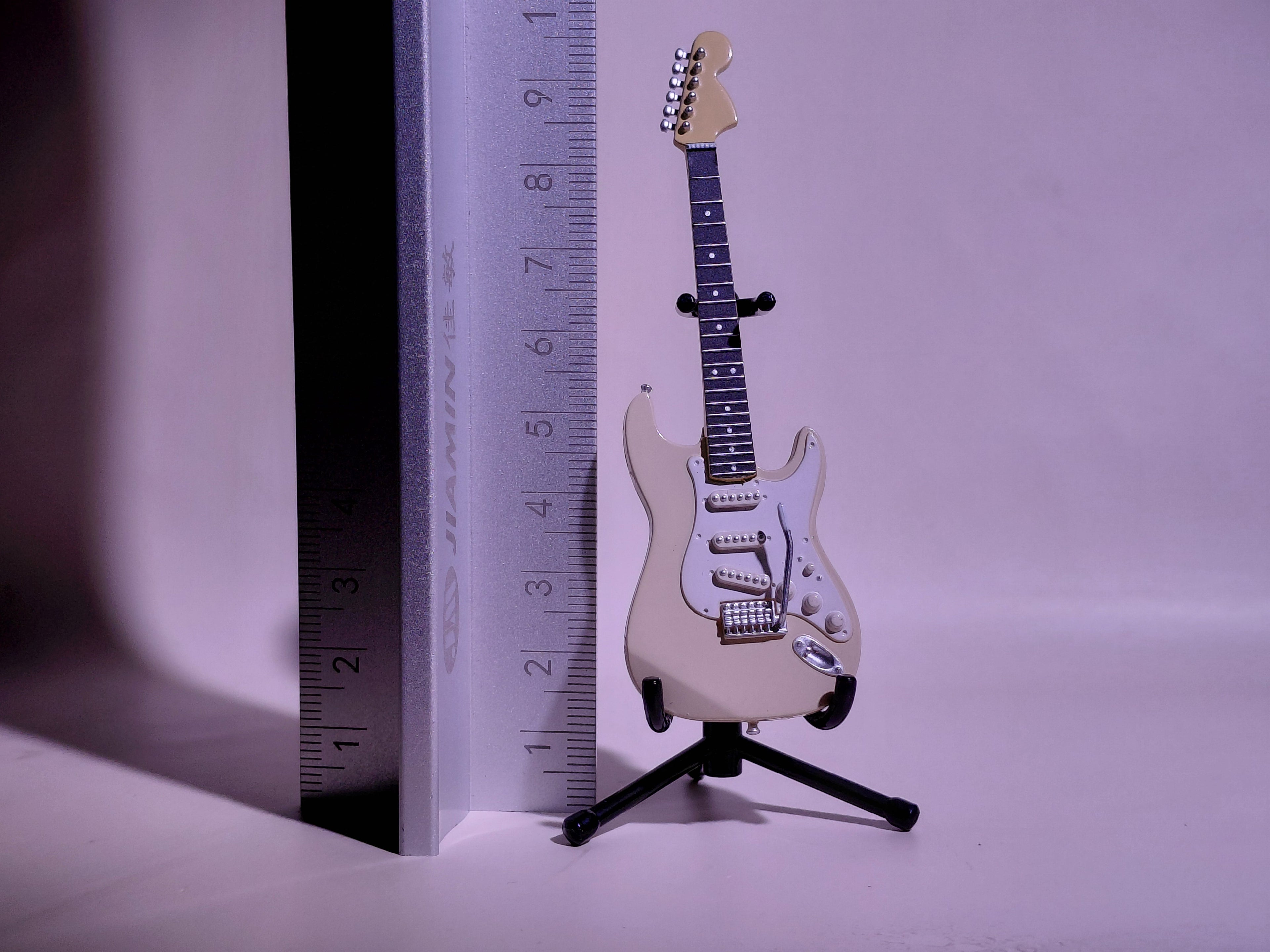 BECK Guitar Collection Ryusuke "MACHINE GUN Left-Handed" Model (Stratocaster Type) Includes guitar and stand