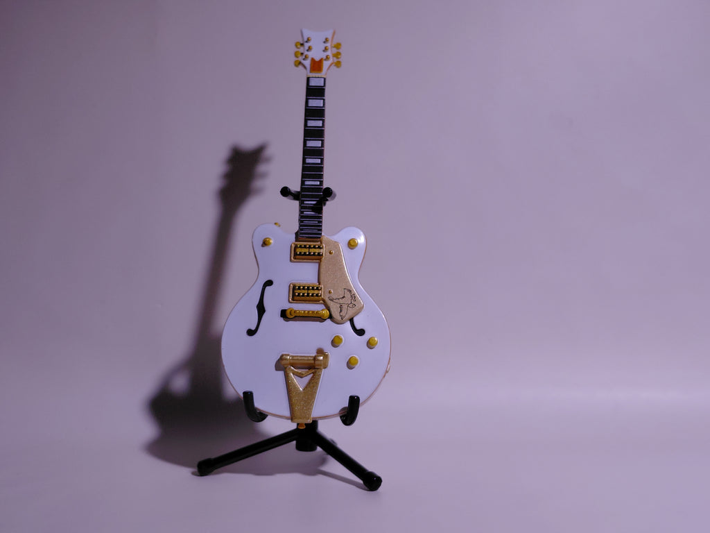 BECK Guitar Collection White Falcon Figure Includes guitar and stand