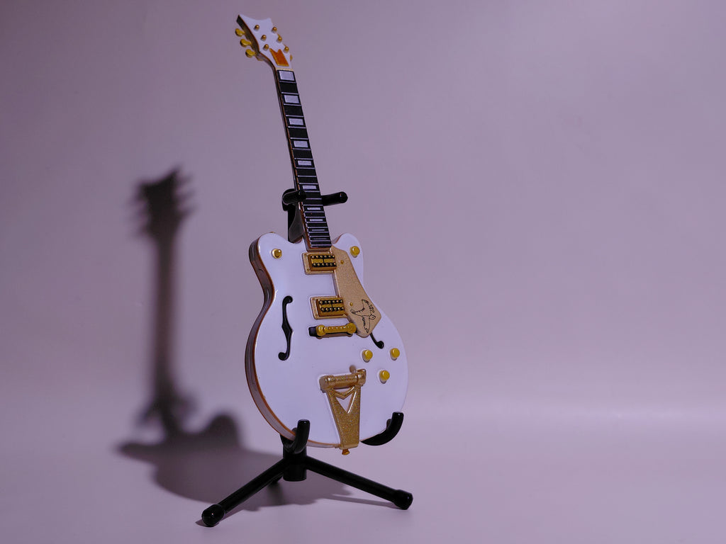 BECK Guitar Collection White Falcon Figure Includes guitar and stand