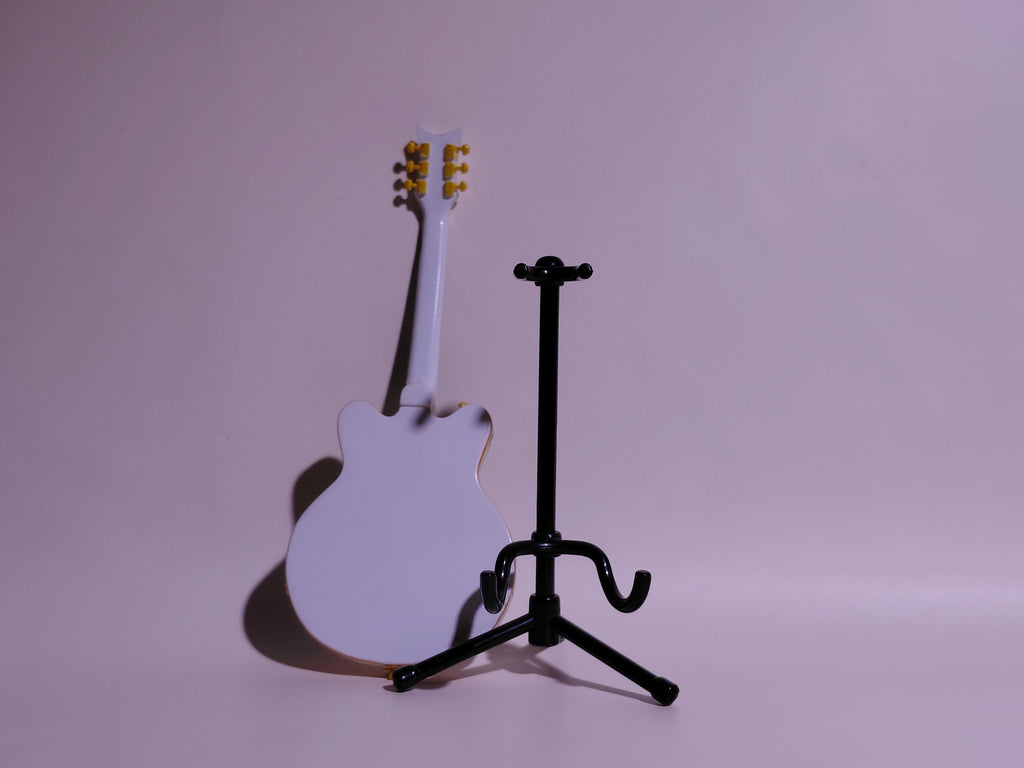 BECK Guitar Collection White Falcon Figure Includes guitar and stand