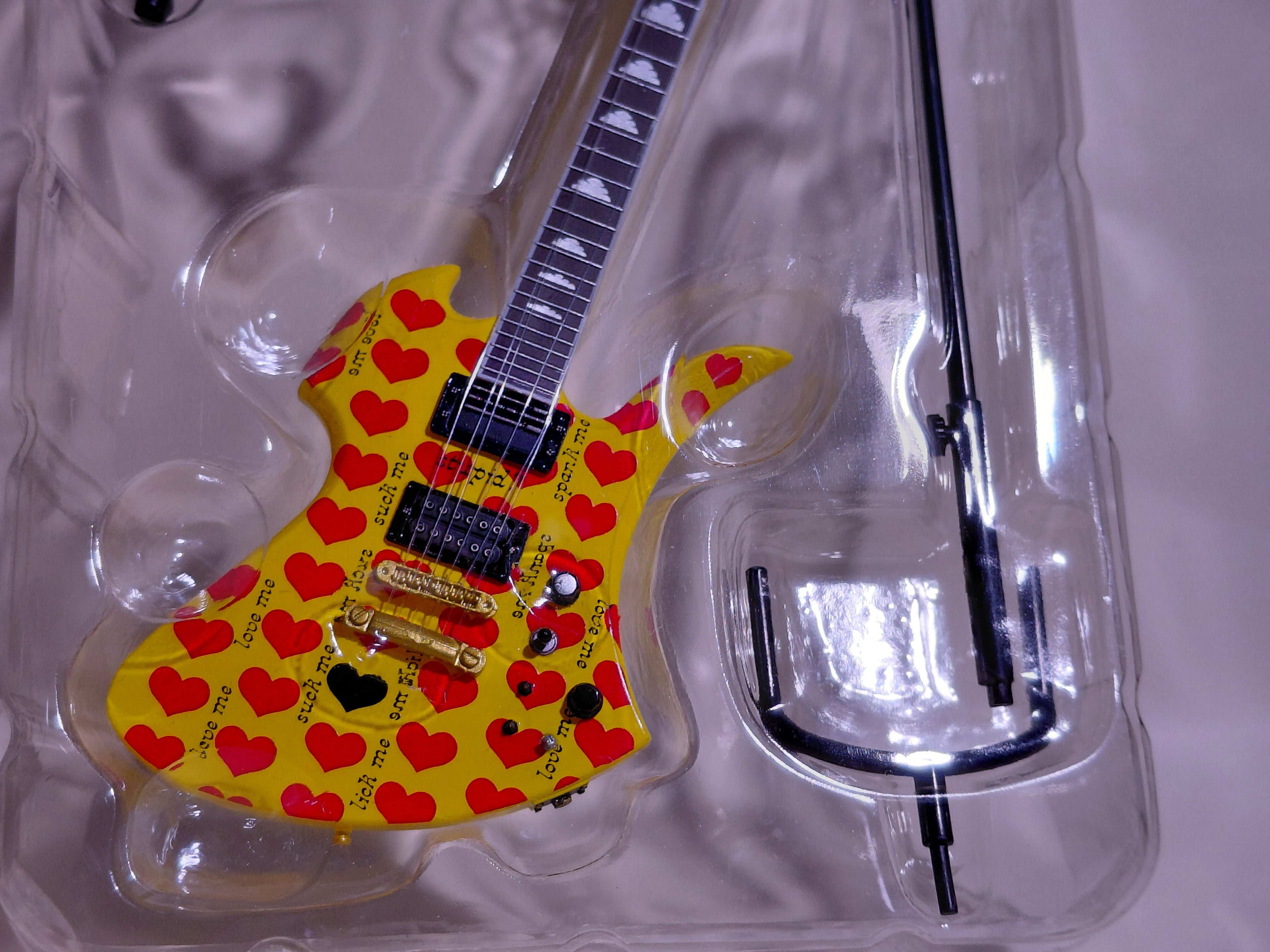 Burny MG-YH "Yellow Heart" ~hide Guitar Collection~ 1/8 Scale Official Guitar Figure ☆hide Guitar Collection ☆hide Figure FERNANDES