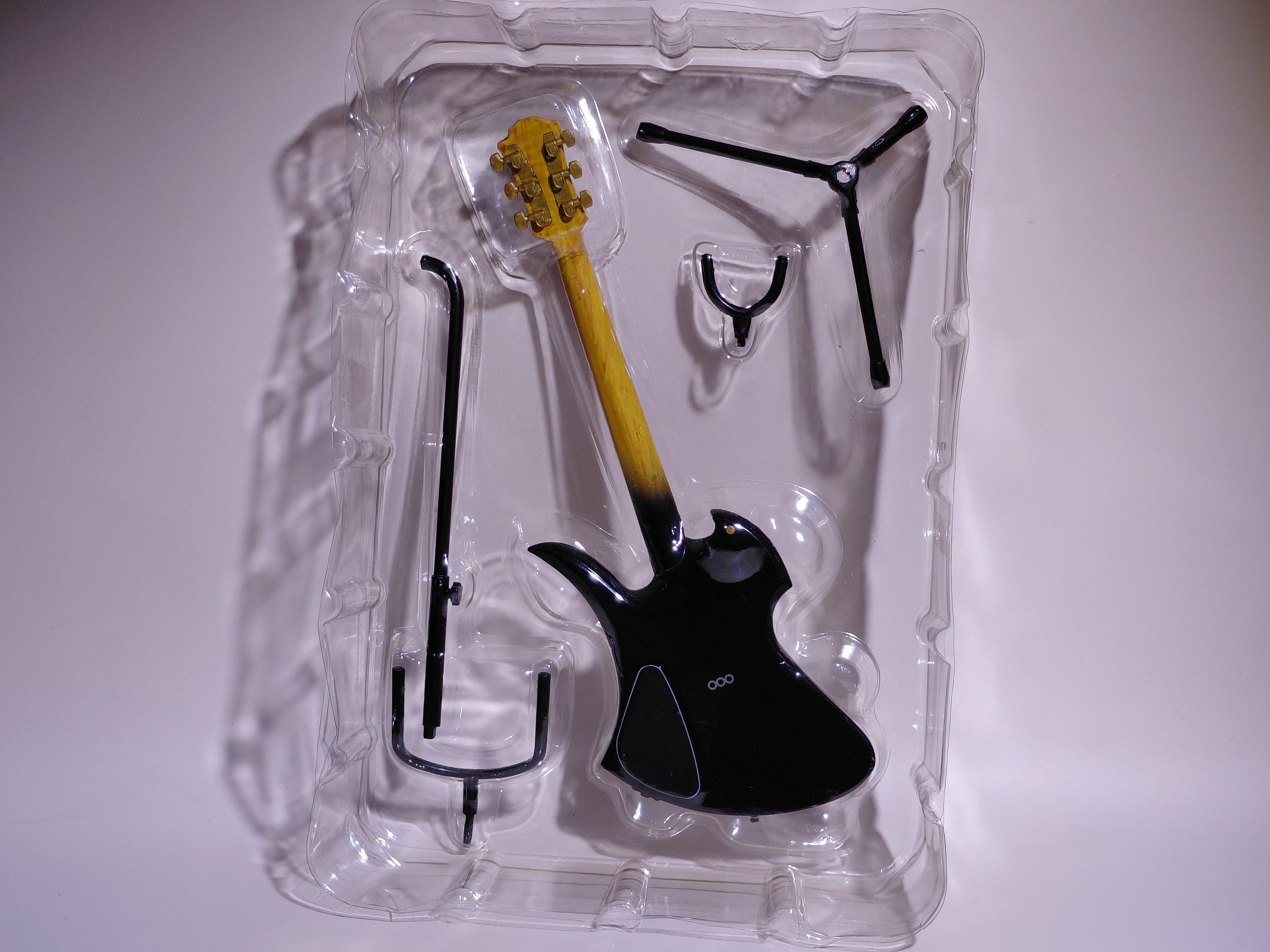 MG-X "Paint"~hide Guitar Collection~ 1/8 Scale Official Guitar Figure ☆hide Guitar Collection ☆hide Figure FERNANDES (Copy)
