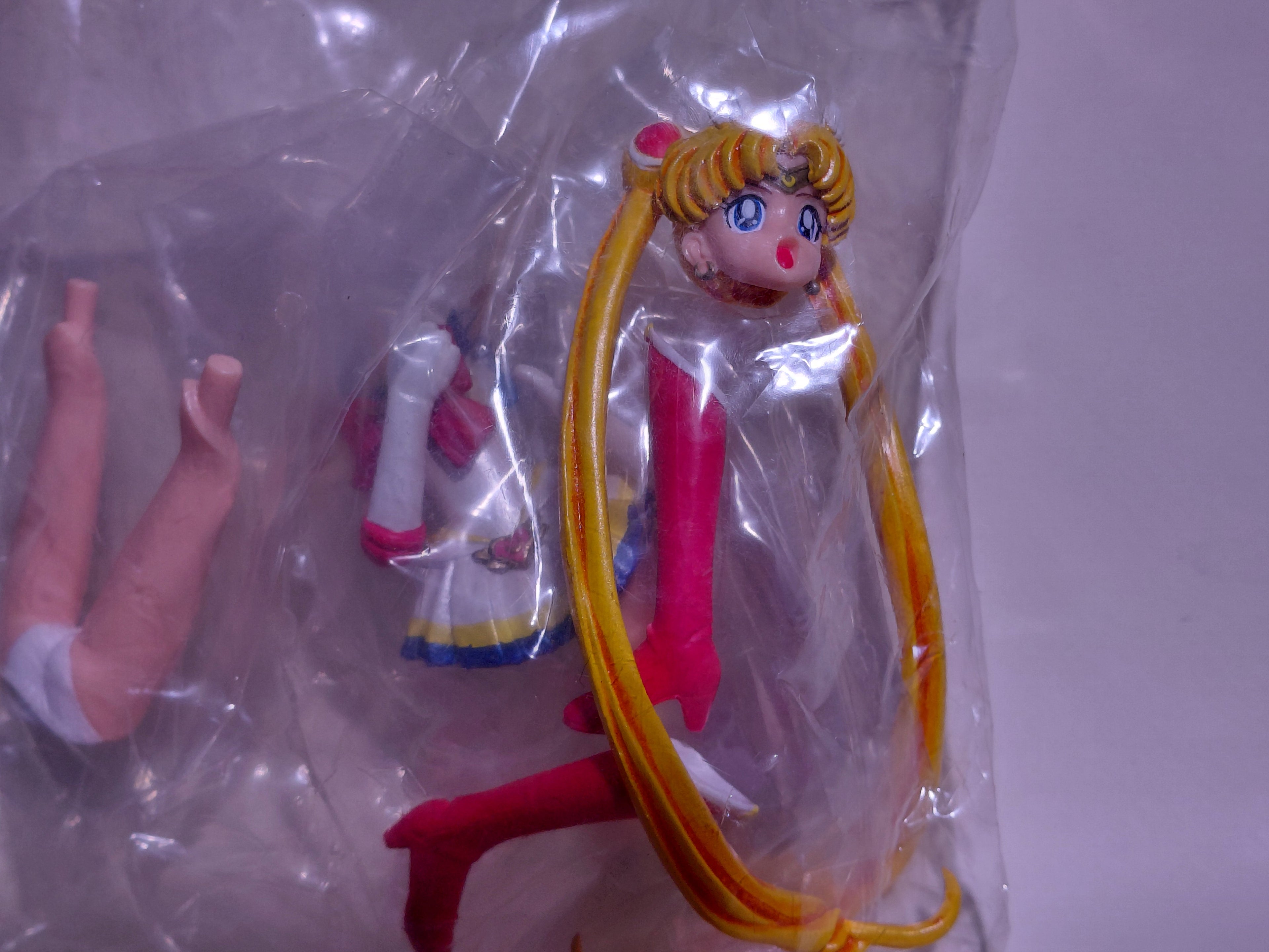 HGIF Pretty Guardian Sailor Moon World 4: Sailor moon Figure Bandai (2003 Original)