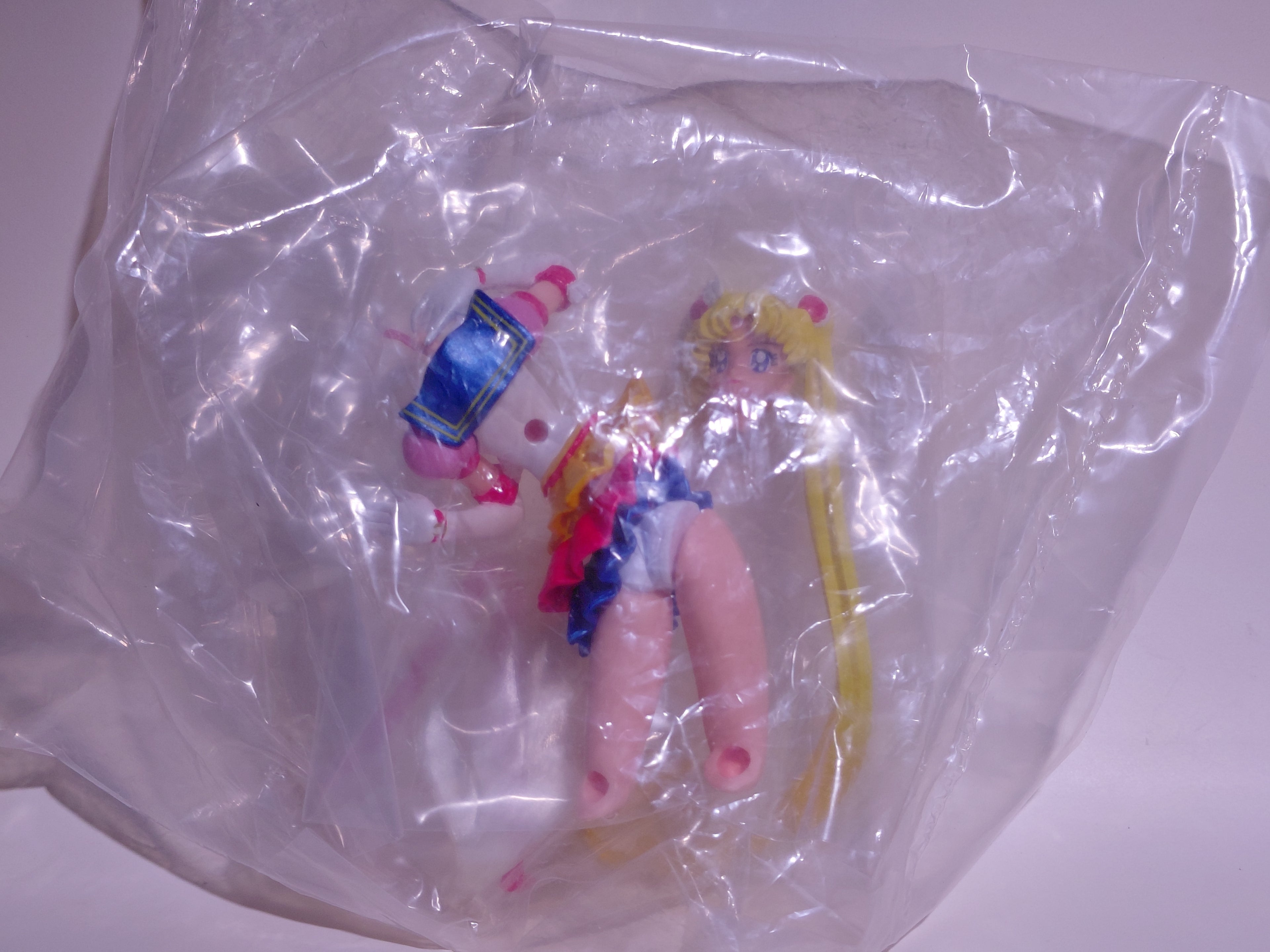 HGIF Sailor Moon World 5 Eternal Sailor Moon Figure (2003 Original)