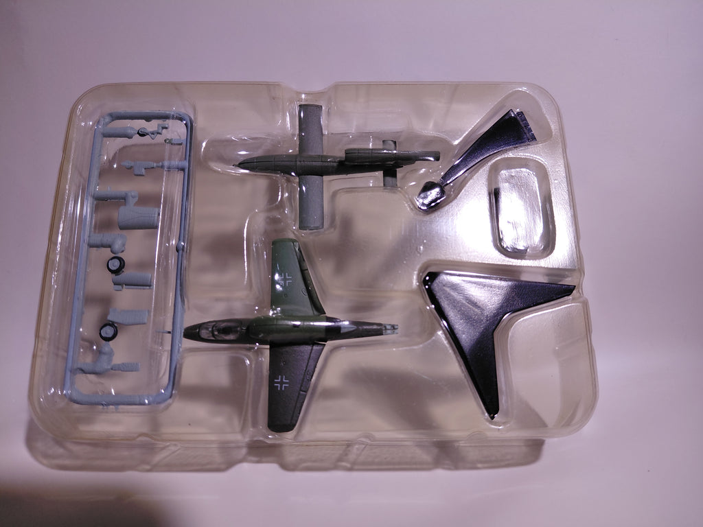 1/144 F-toys EARLY JET #05 Heinkel He162A/V-1 Luftwaffe "White 6" 1st Squadron