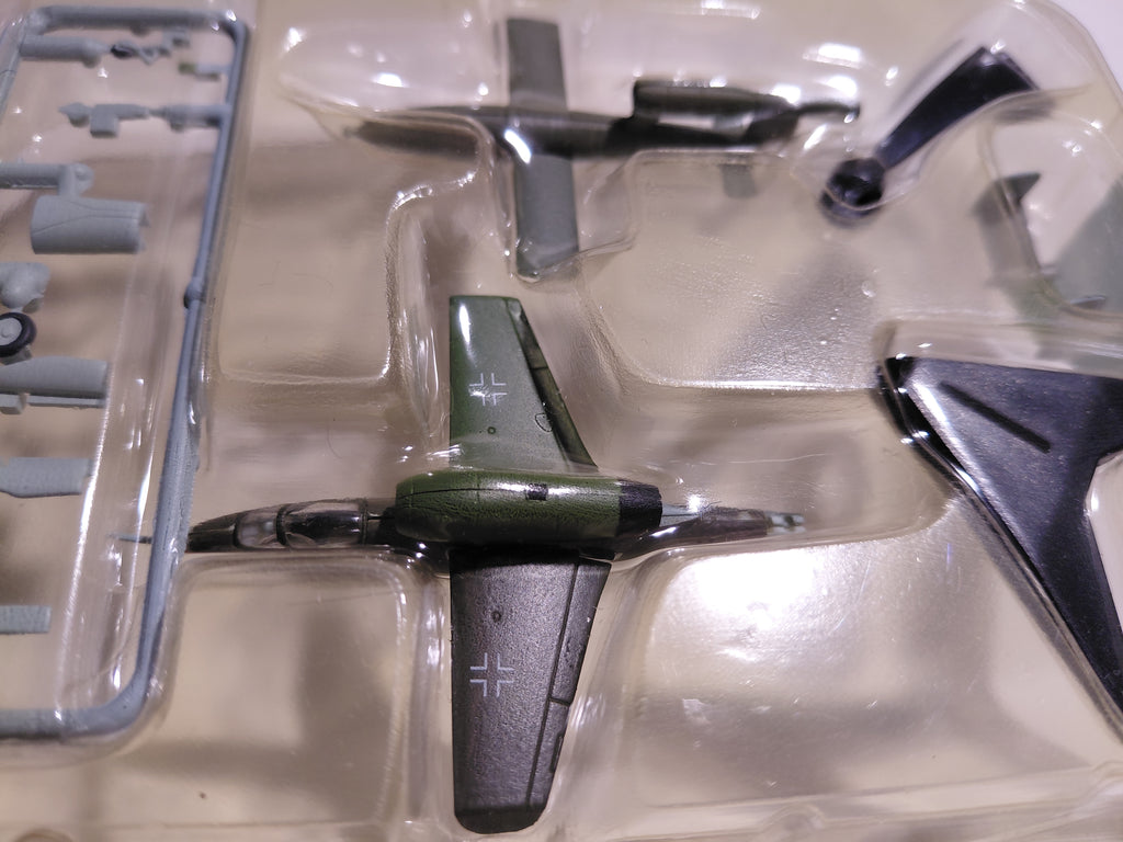 1/144 F-toys EARLY JET #05 Heinkel He162A/V-1 Luftwaffe "White 6" 1st Squadron